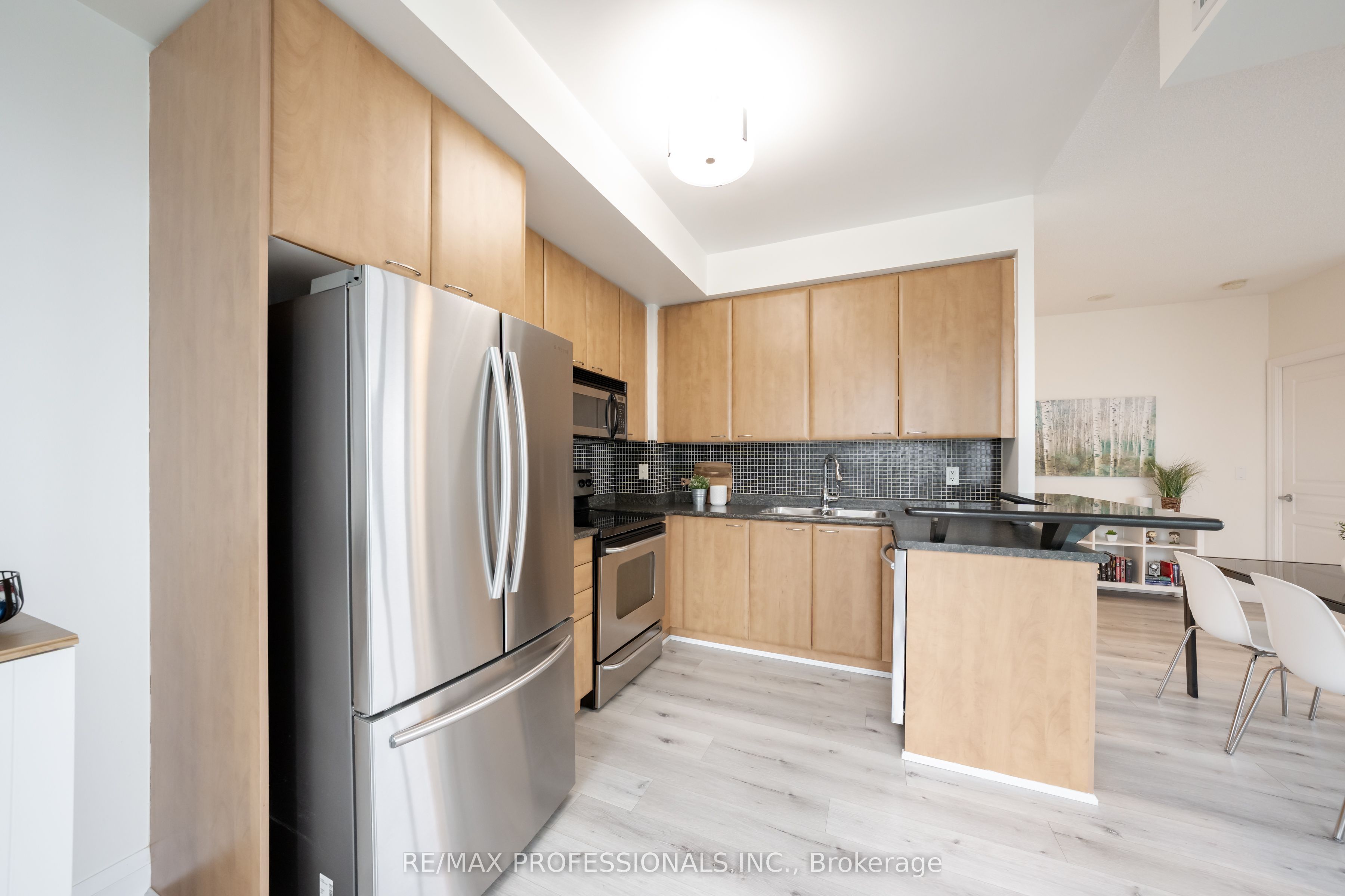220 Burnhamthorpe Road W 2004