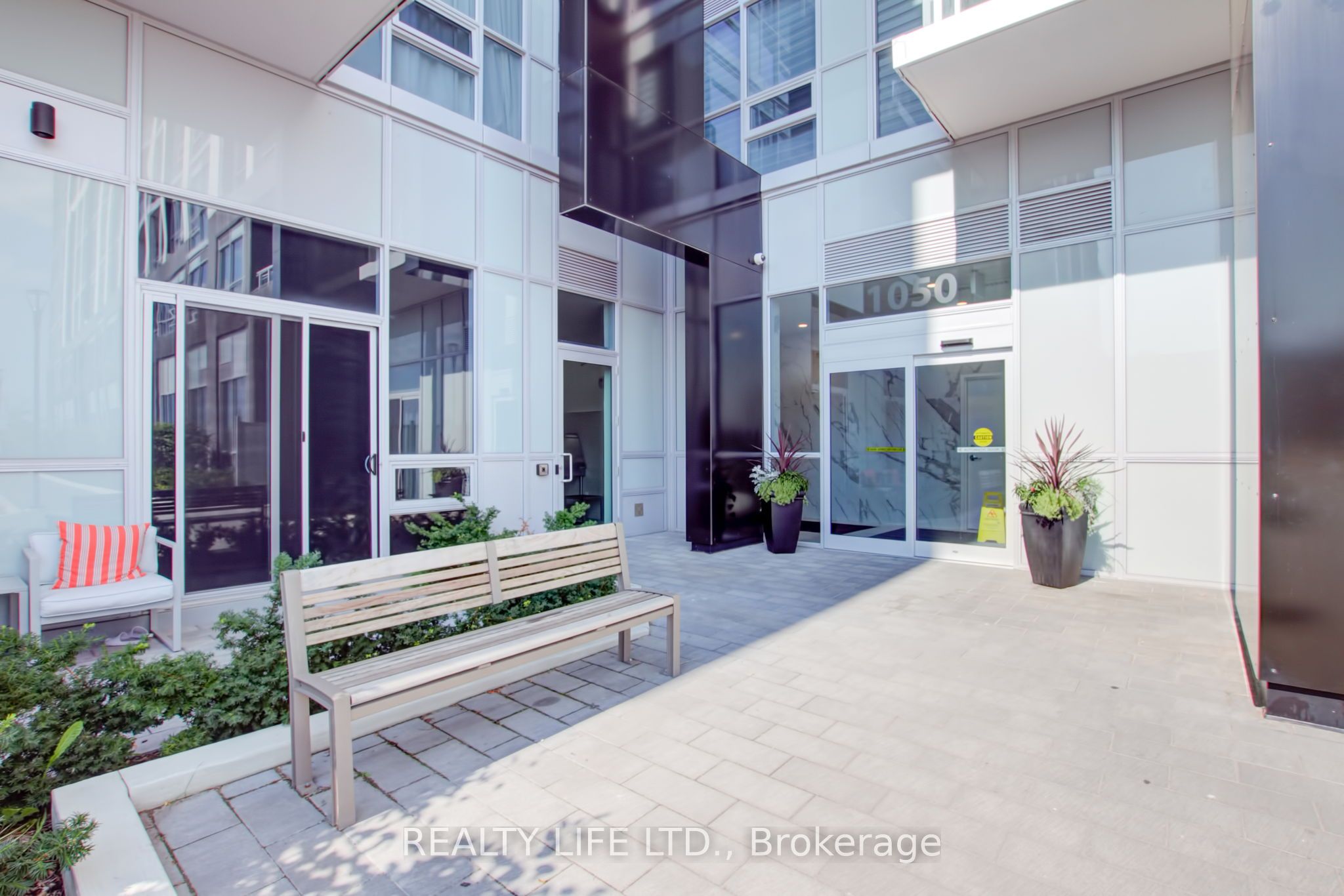 1050 Main Street E 1014