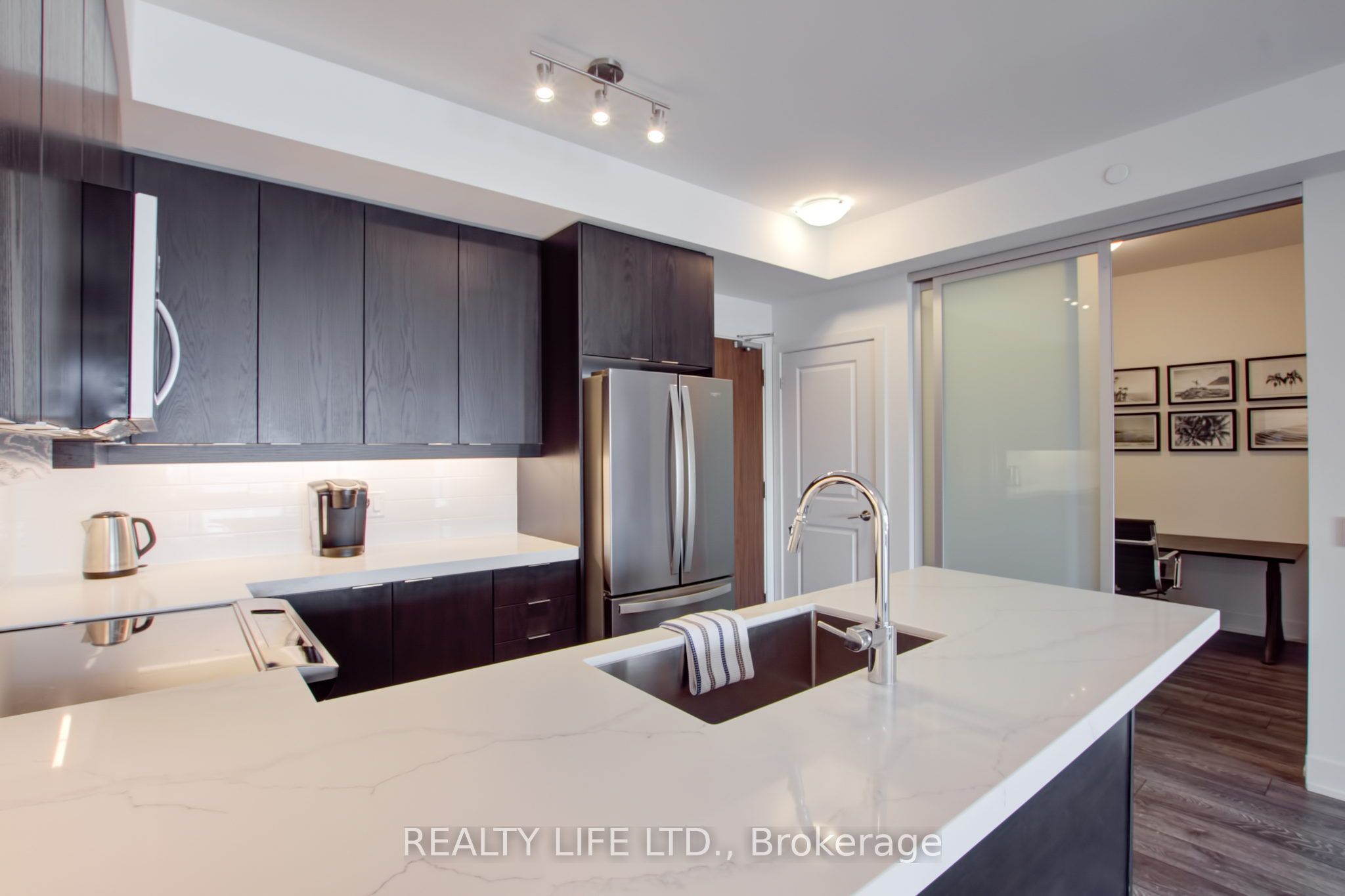 1050 Main Street E 1014