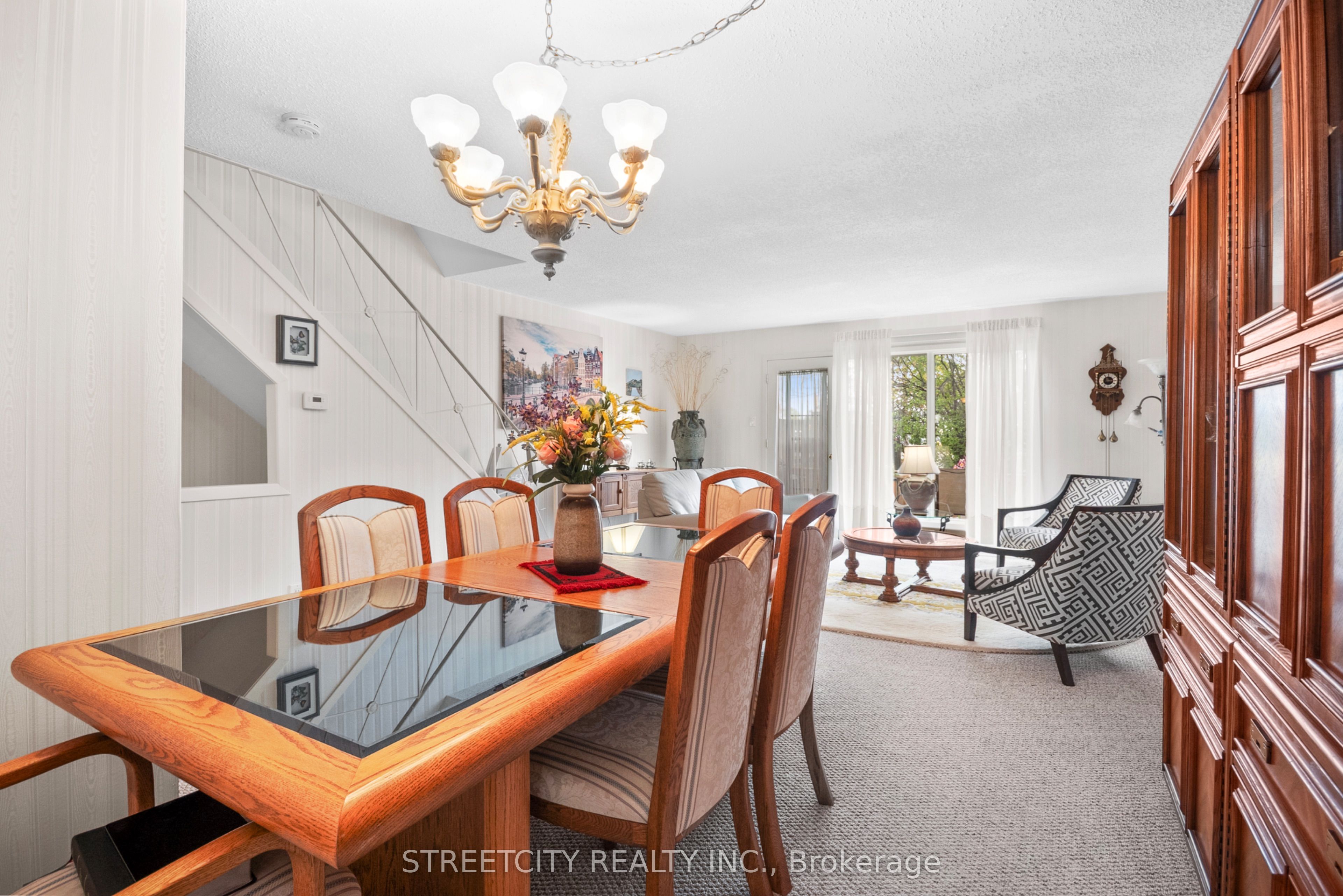 600 Wonderland Road S