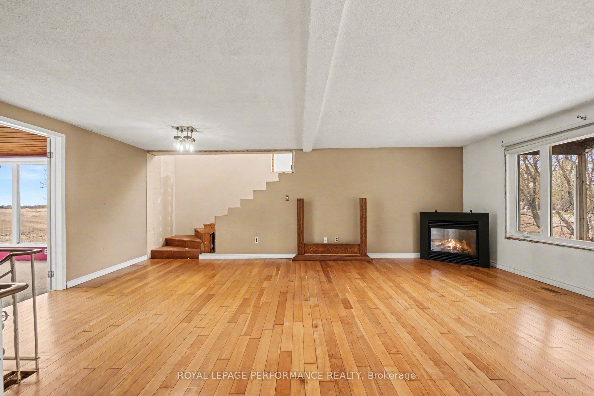 4946 Thunder Road