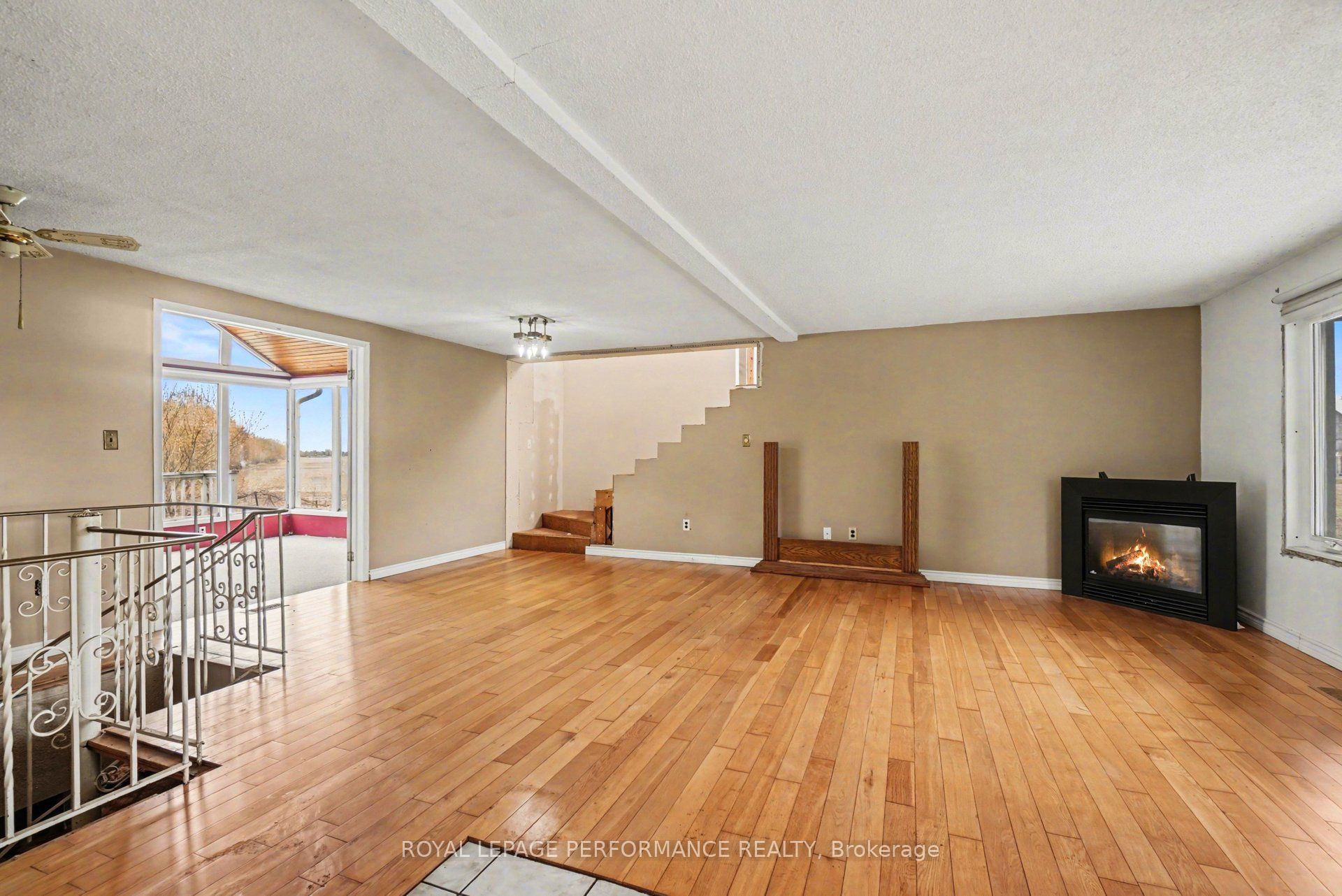 4946 Thunder Road