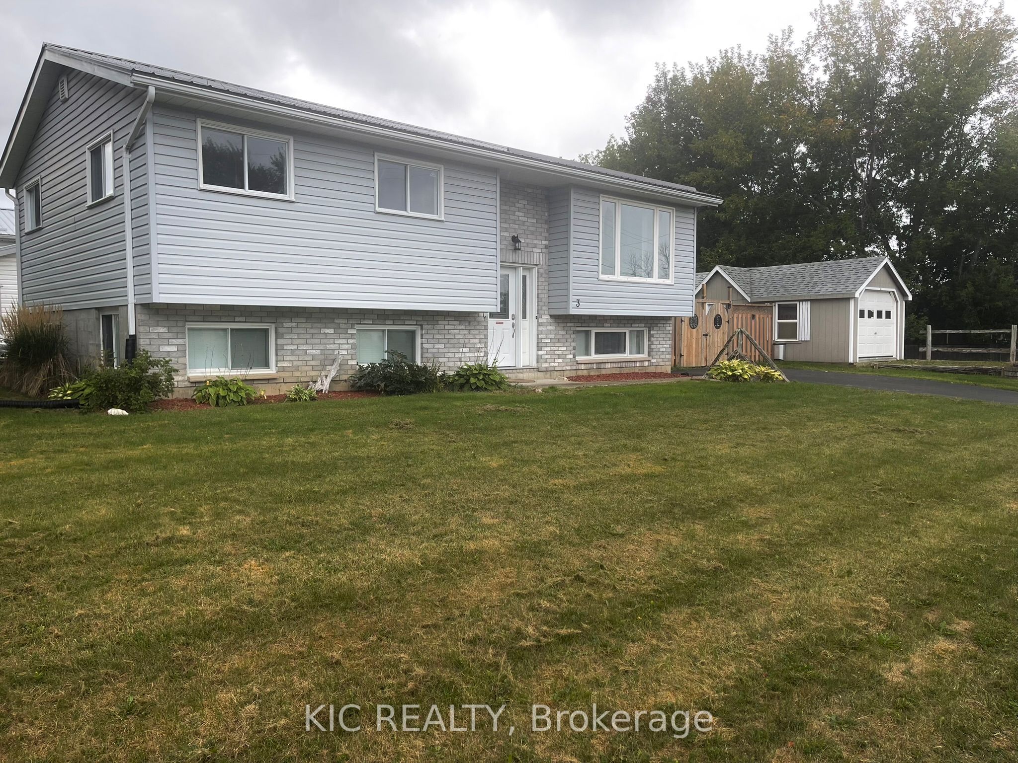 3 Creekside Drive