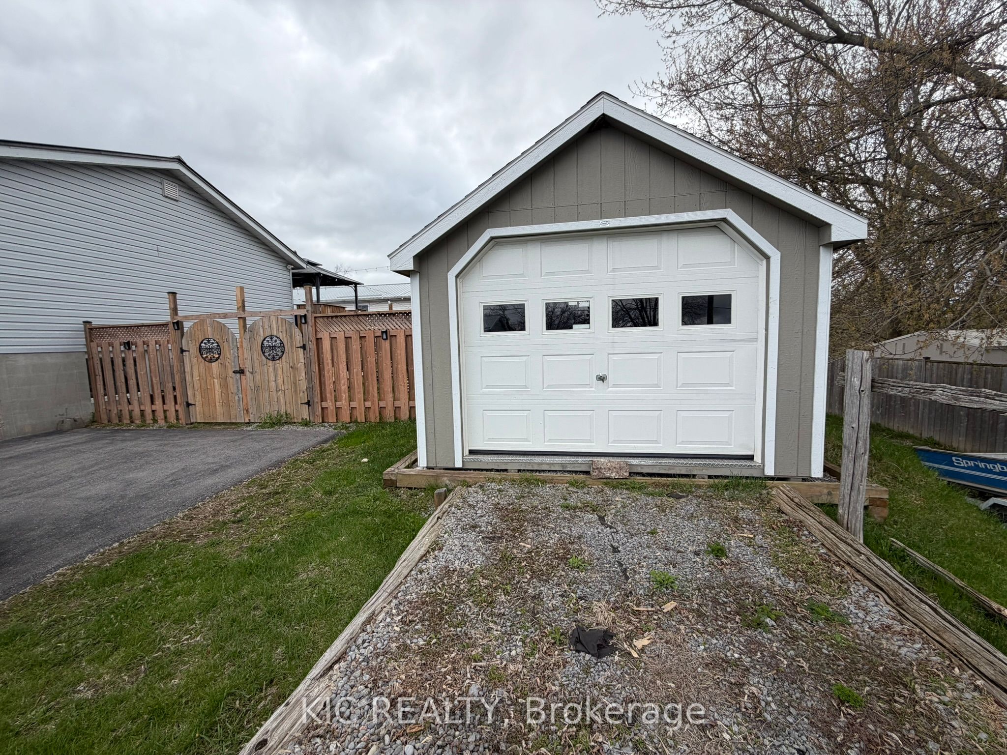 3 Creekside Drive