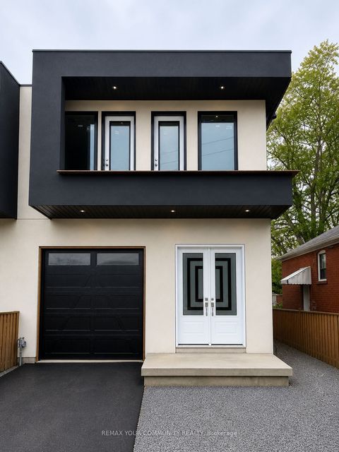 28B Pine Avenue N Mississauga ON L5H 2P8