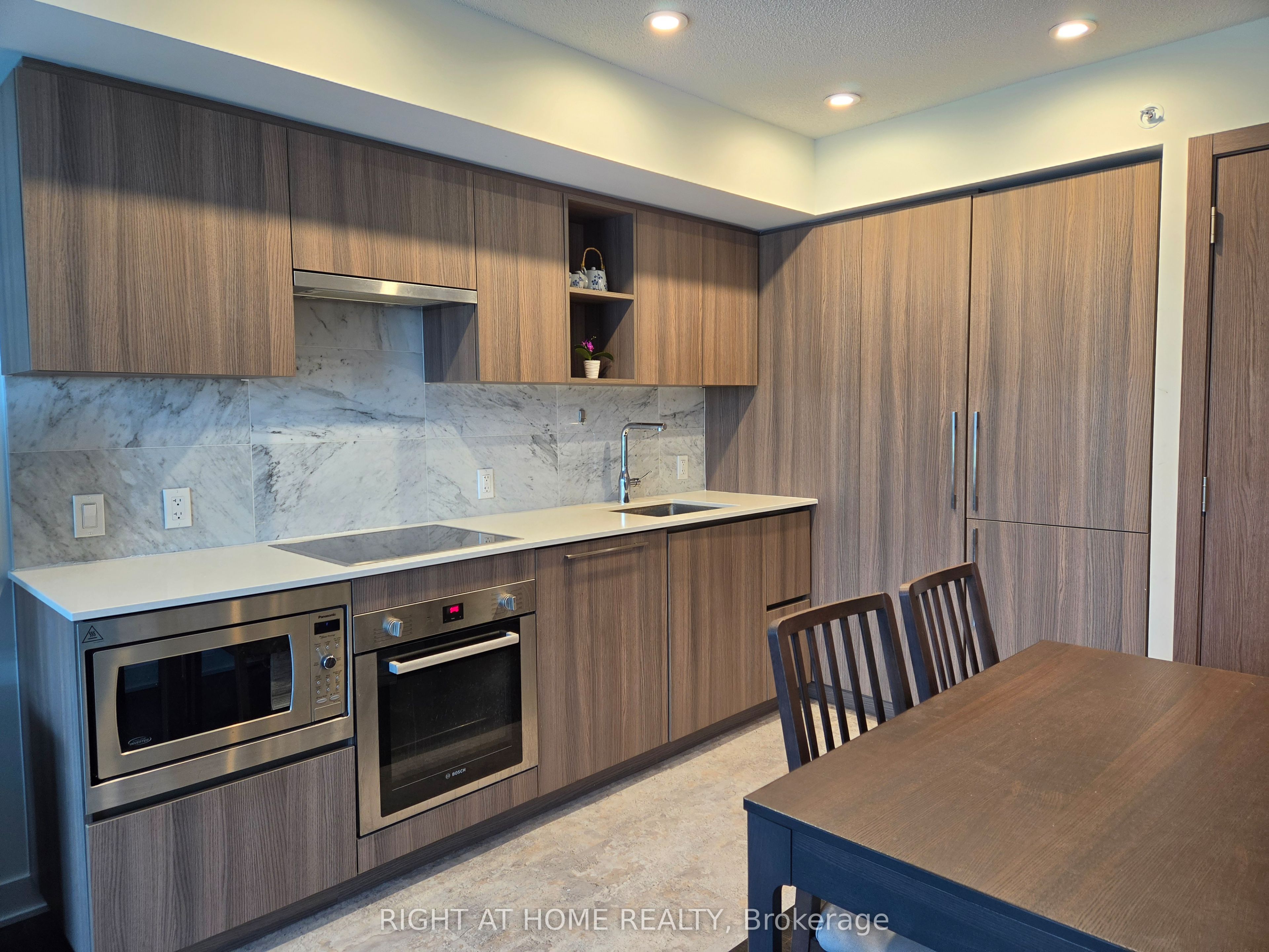 17 Bathurst Street 602