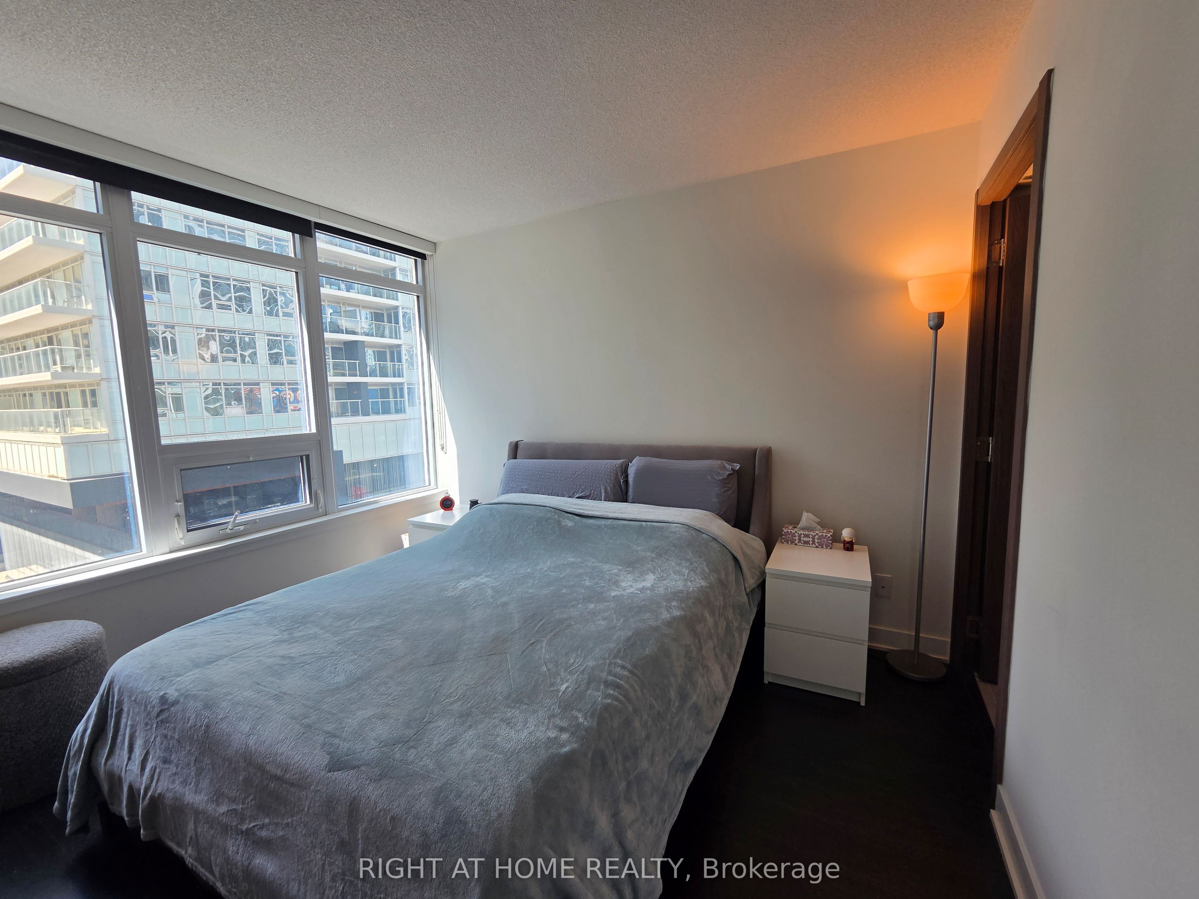 17 Bathurst Street 602