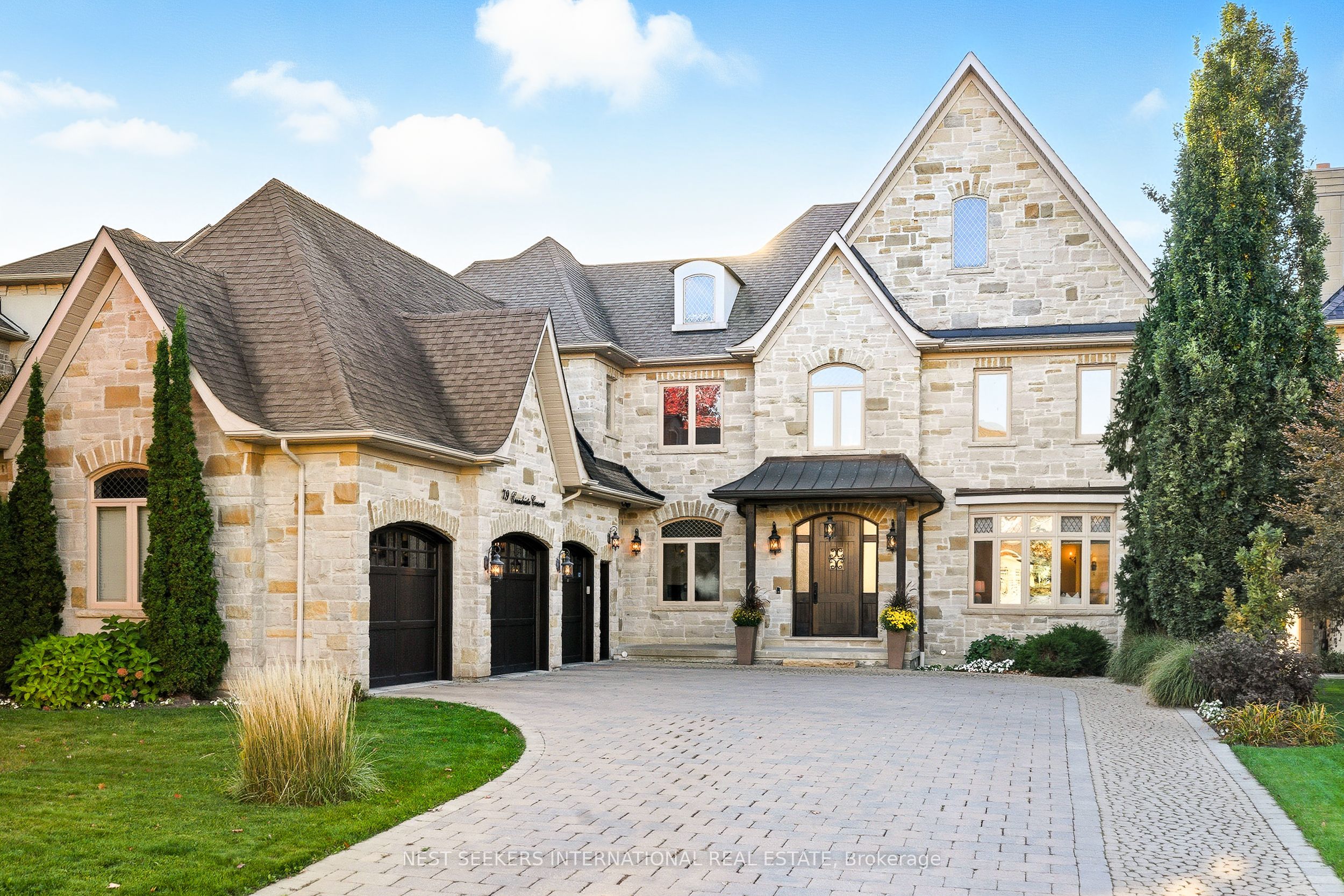 79 Grandvista Crescent