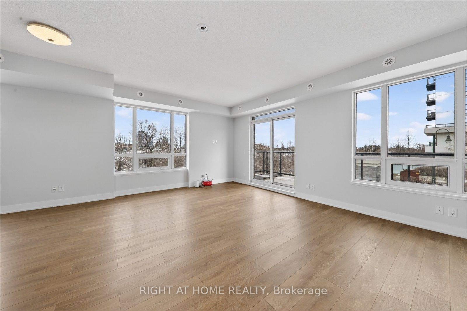 1245 Bayly Street 22