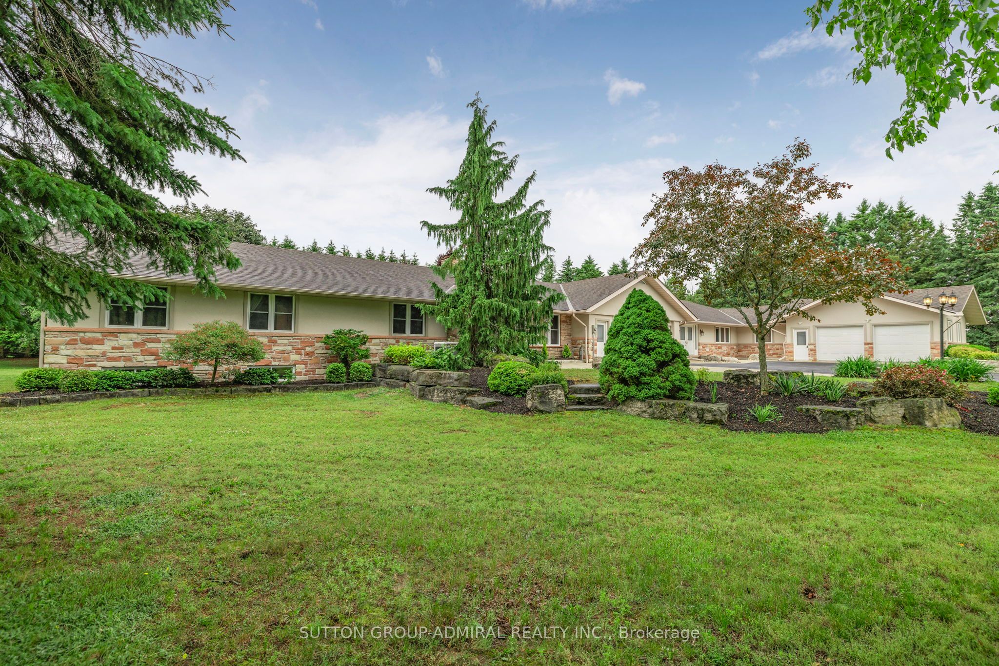 120 Lake Woods Drive