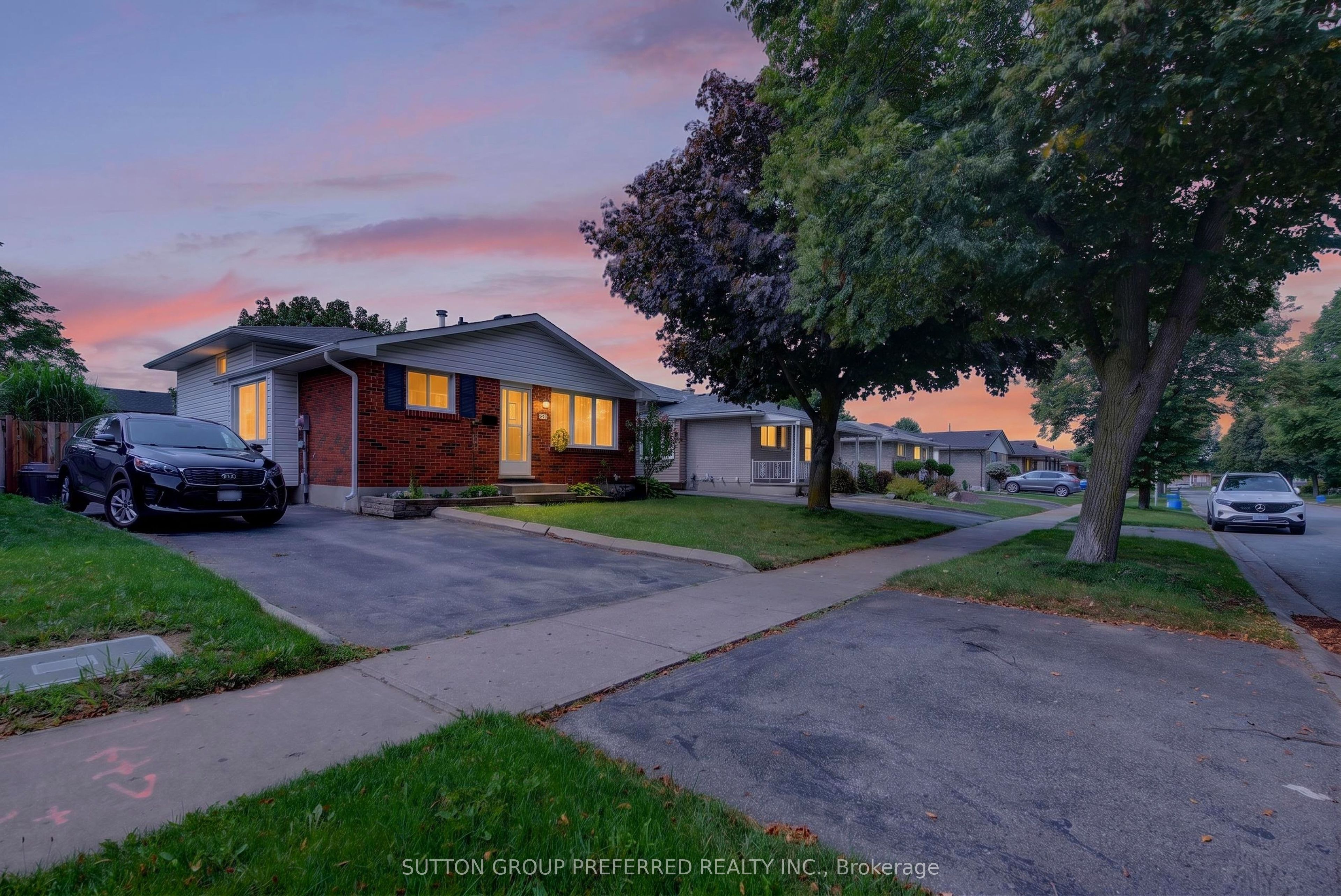 98 Surrey Crescent