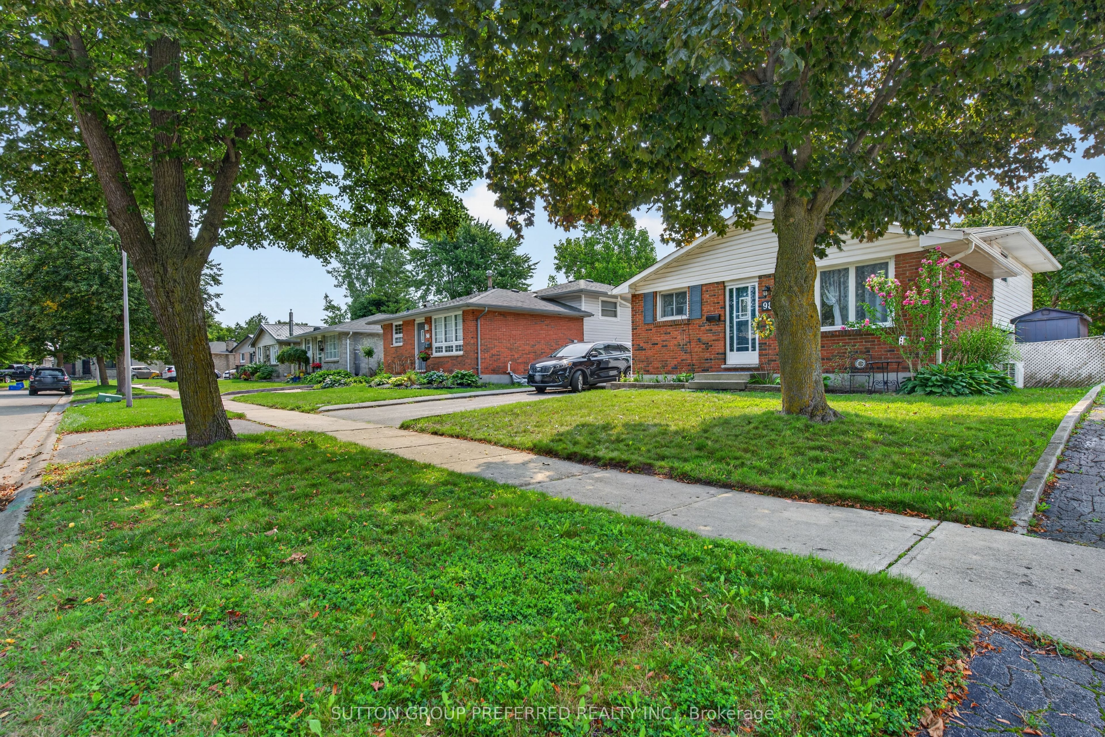 98 Surrey Crescent
