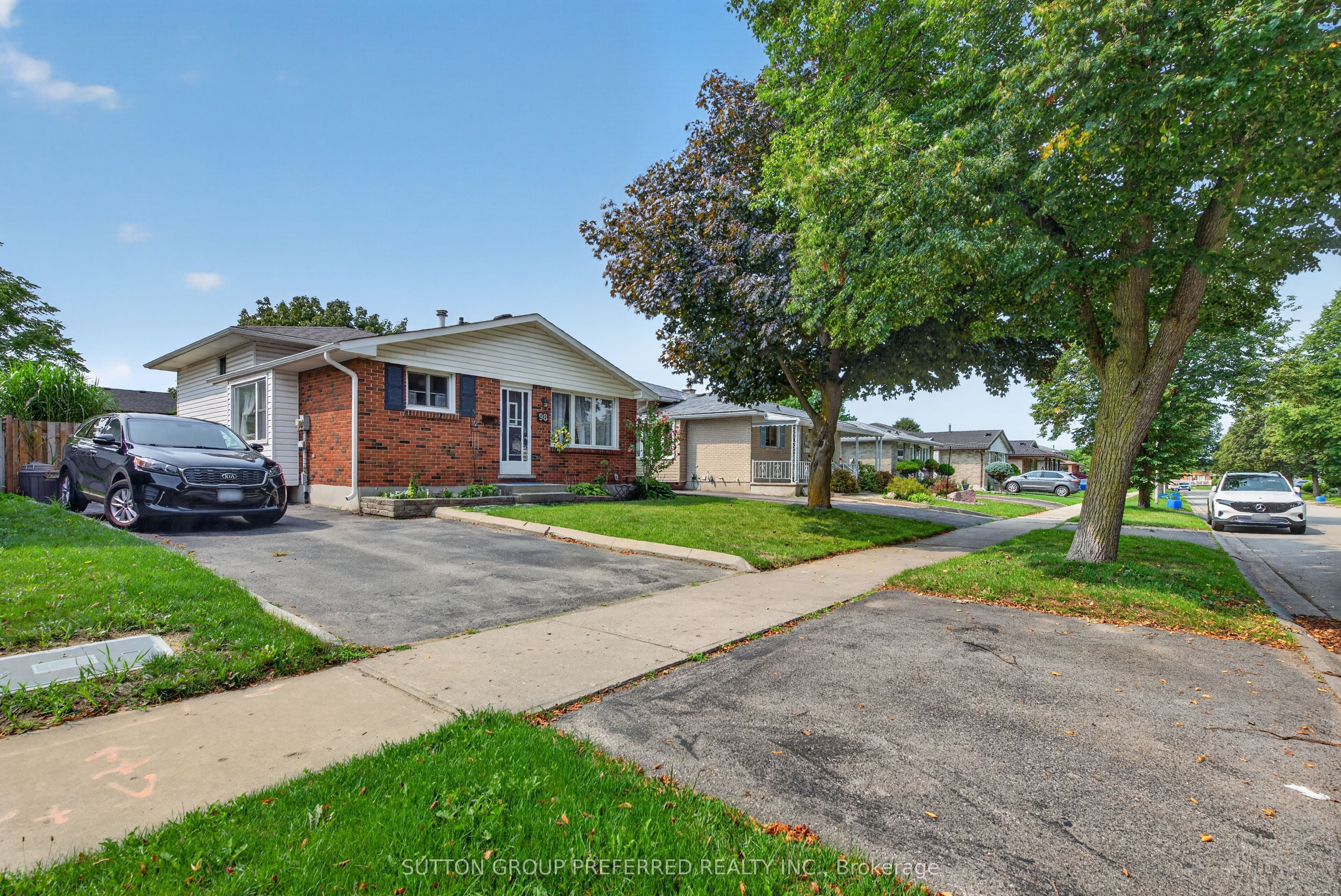 98 Surrey Crescent