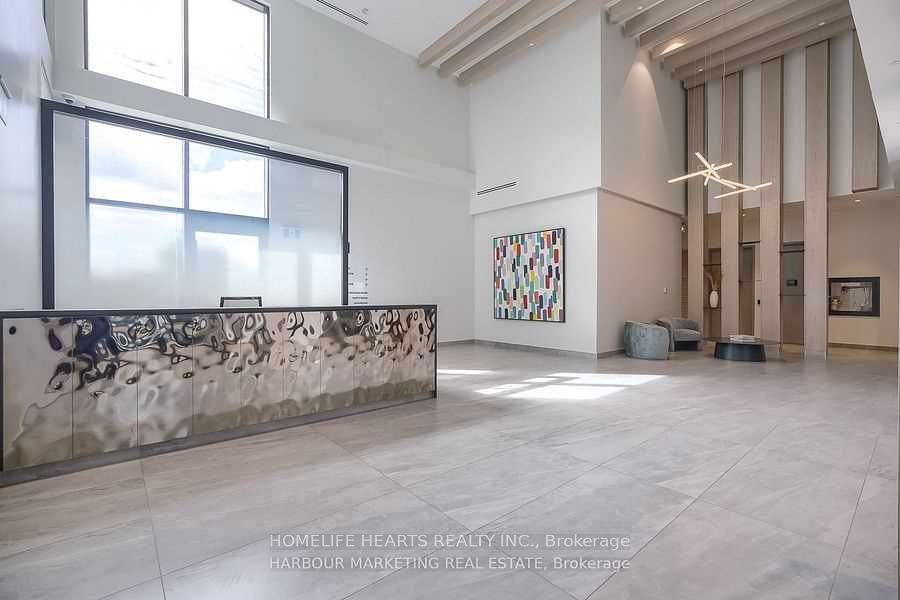 86 Dundas Street E 421