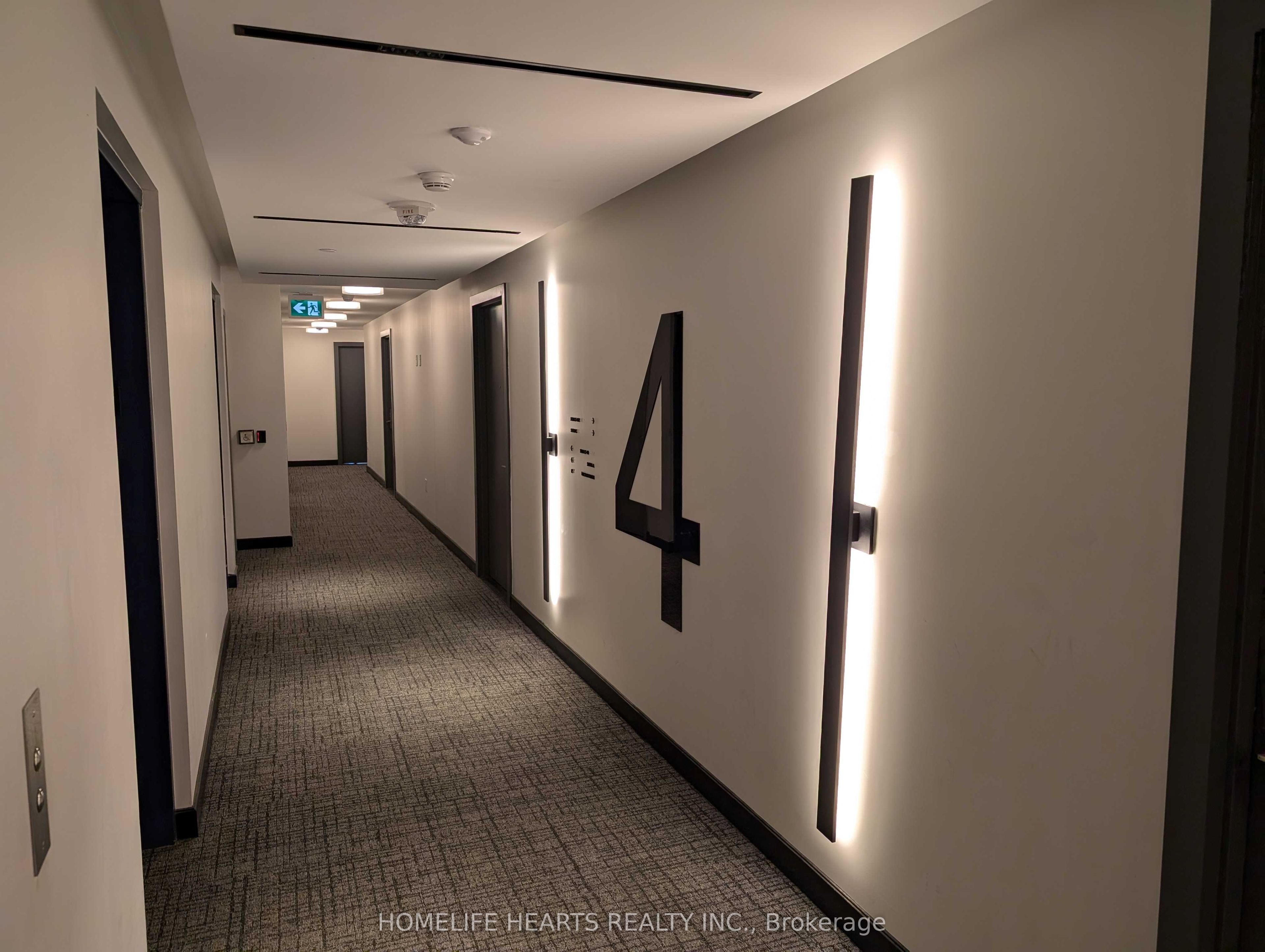 86 Dundas Street E 421