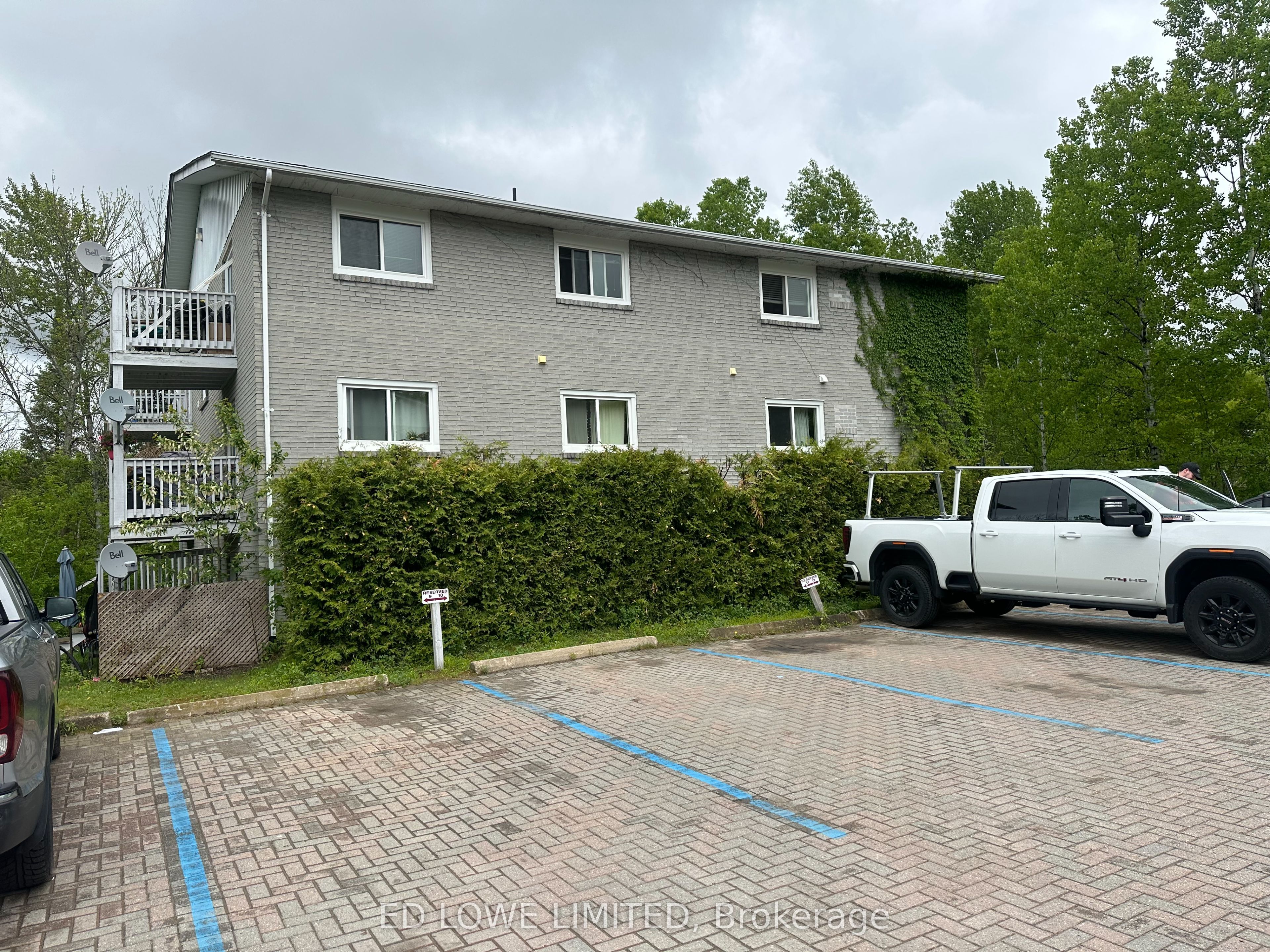 25 Kitchen Road S