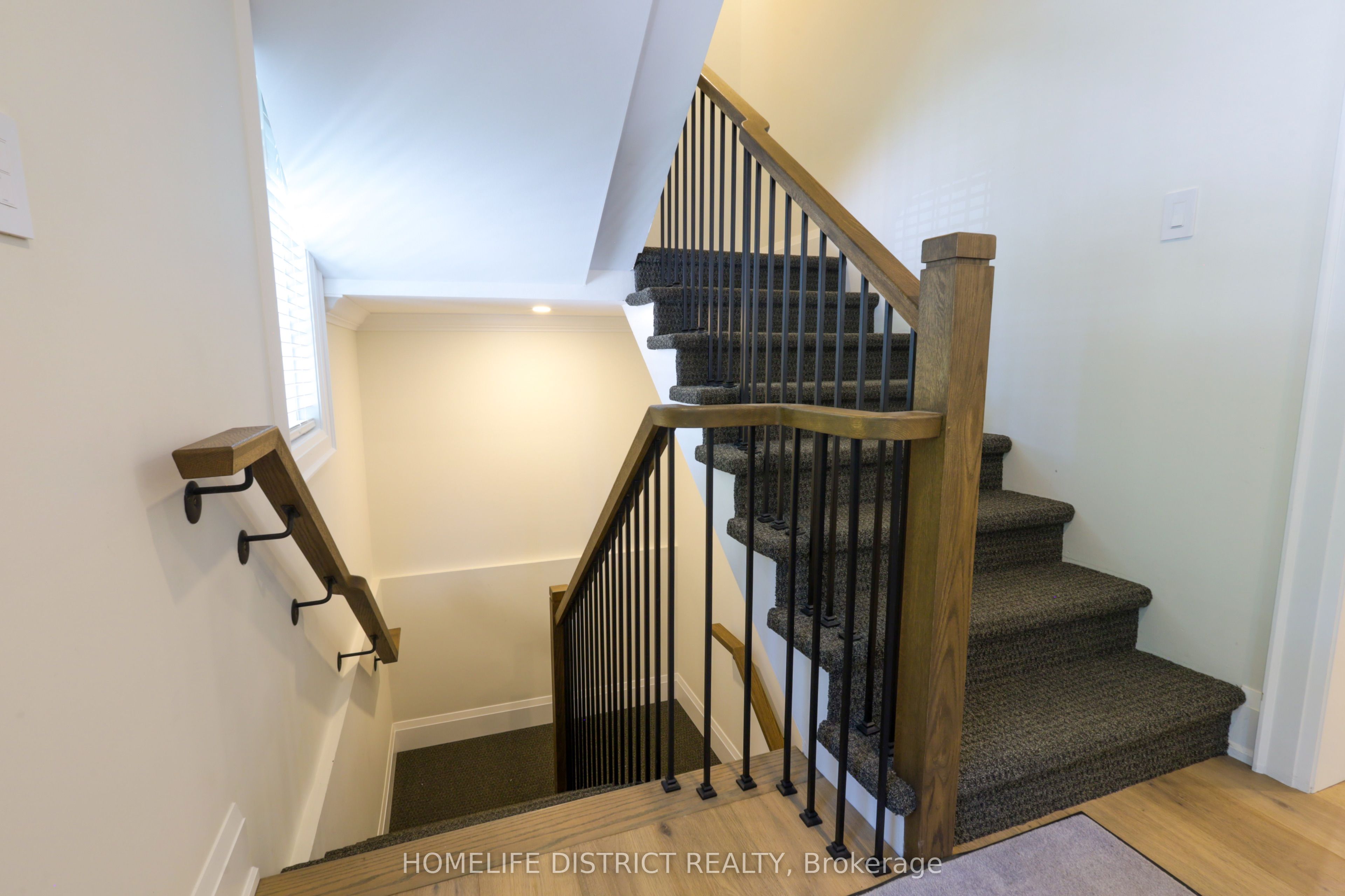 20 Elgin Street E
