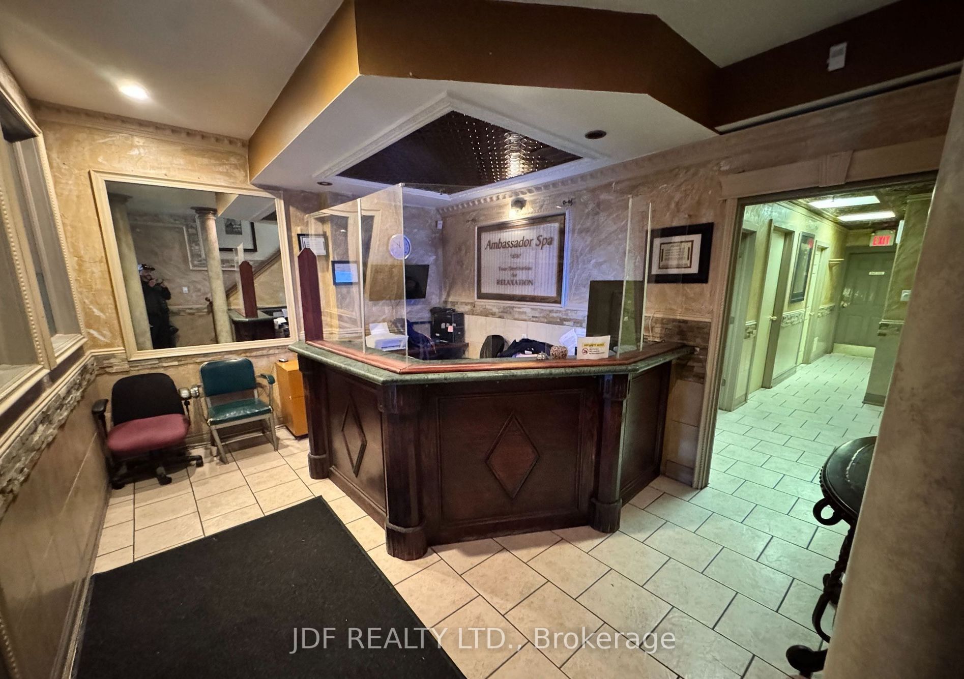 1270 Finch Avenue W 14