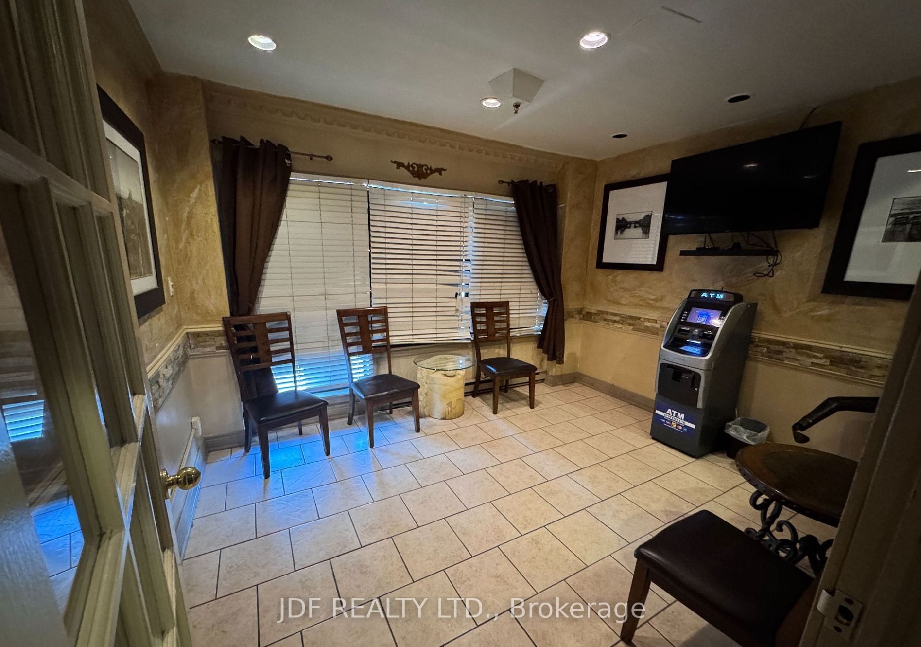 1270 Finch Avenue W 14