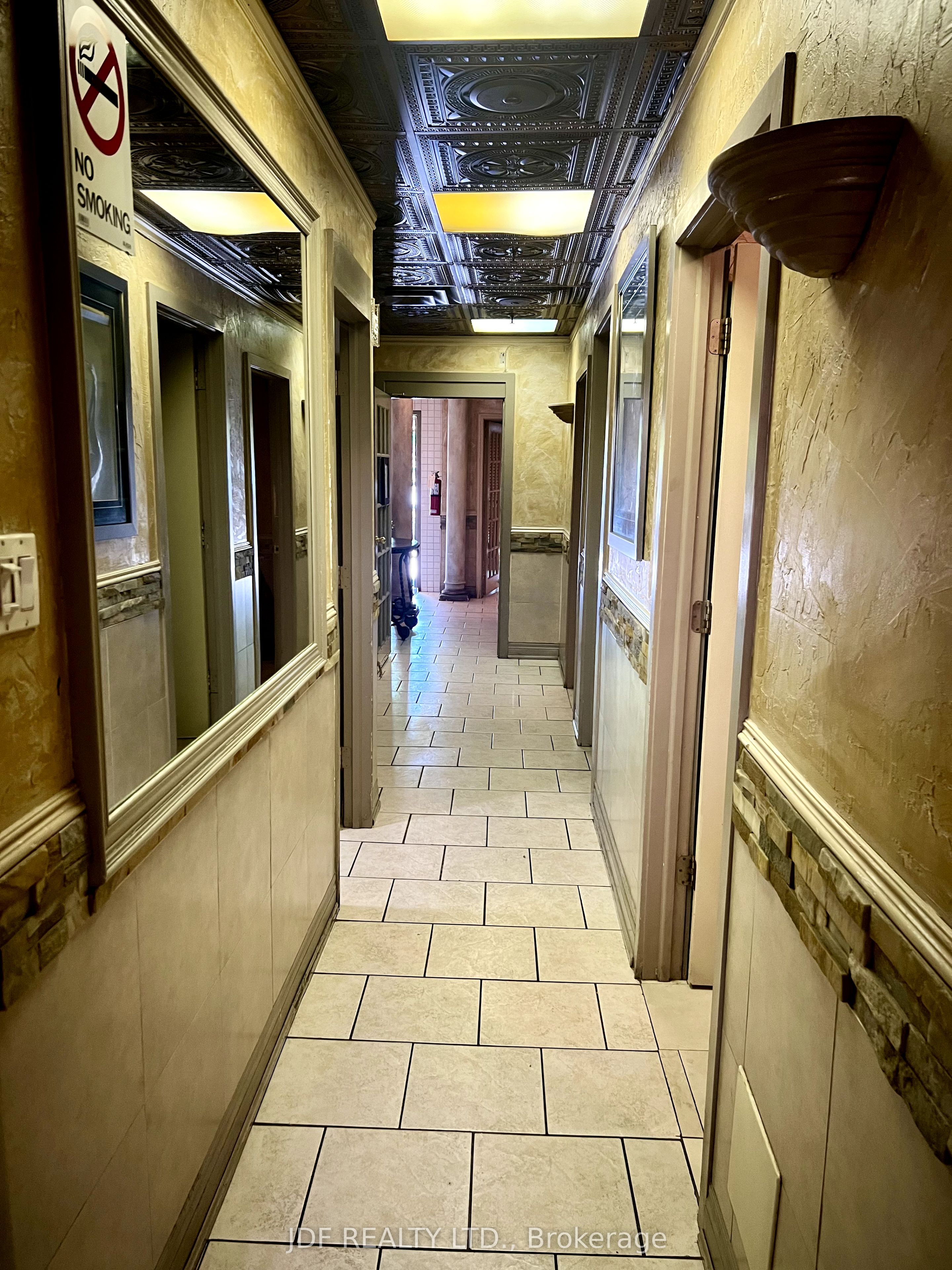 1270 Finch Avenue W 14