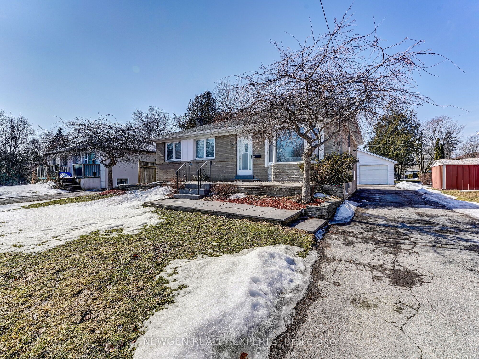 30 Linton Avenue E