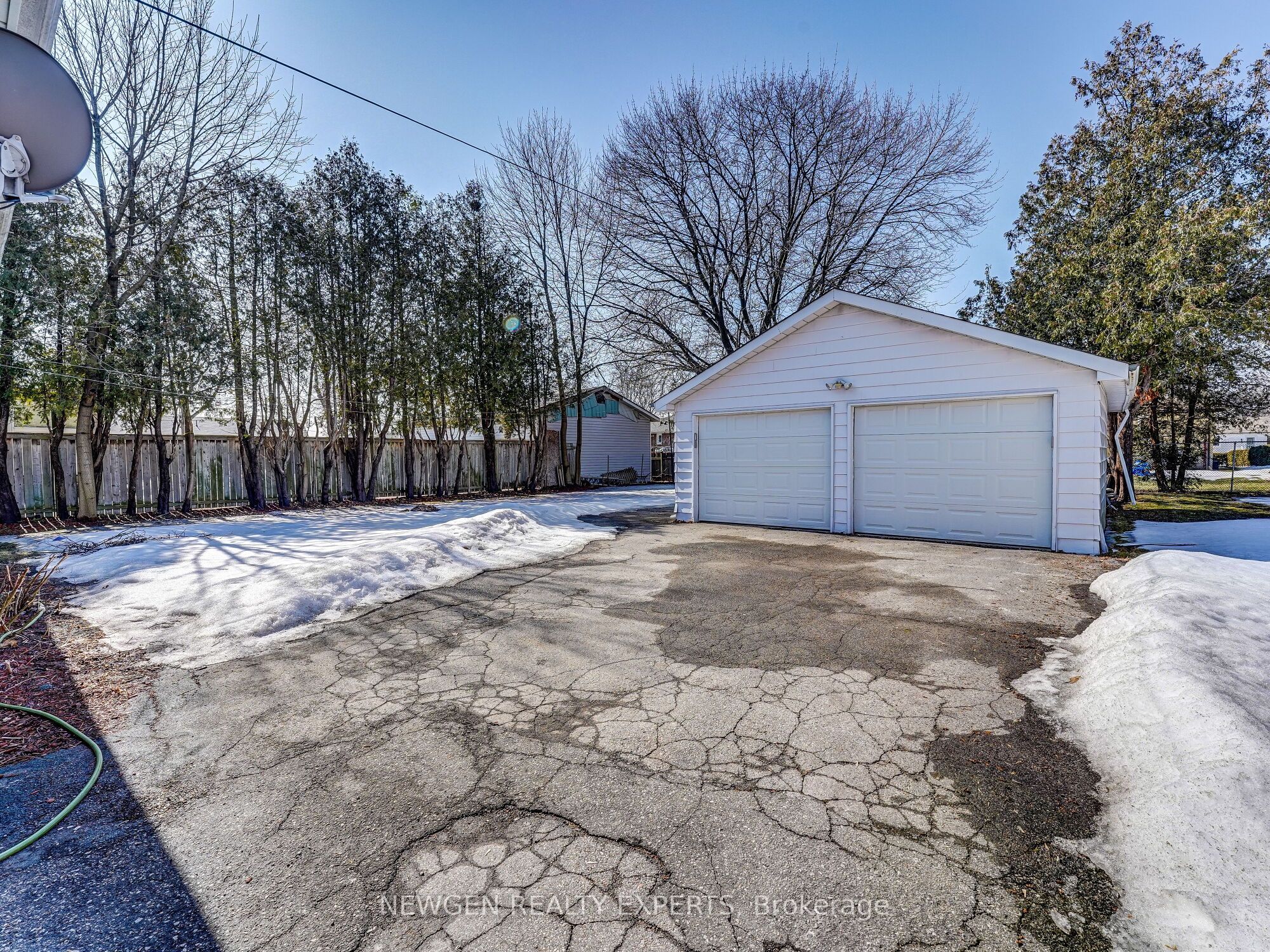 30 Linton Avenue E