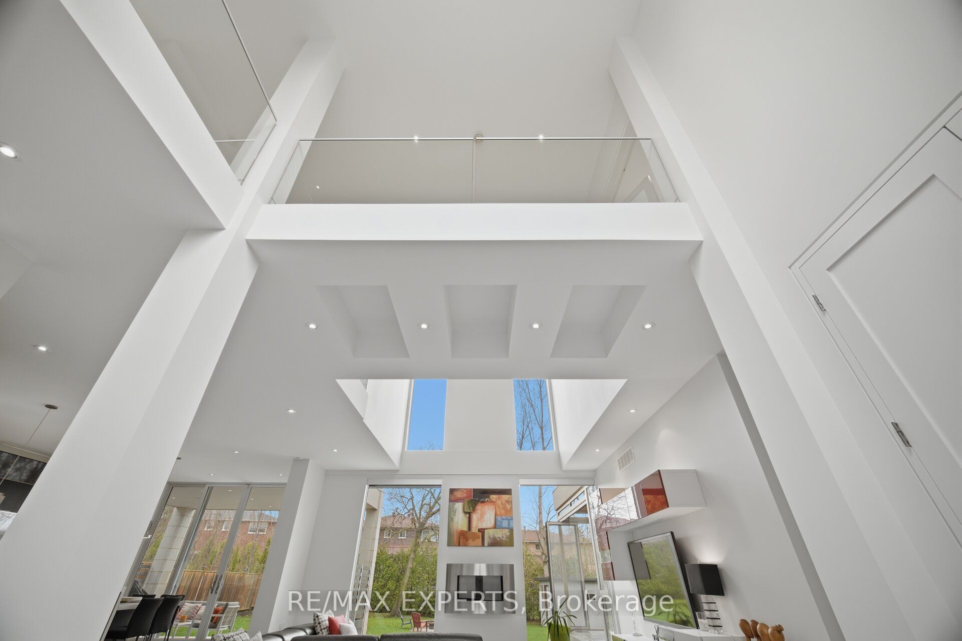 1527 Glenhill Crescent