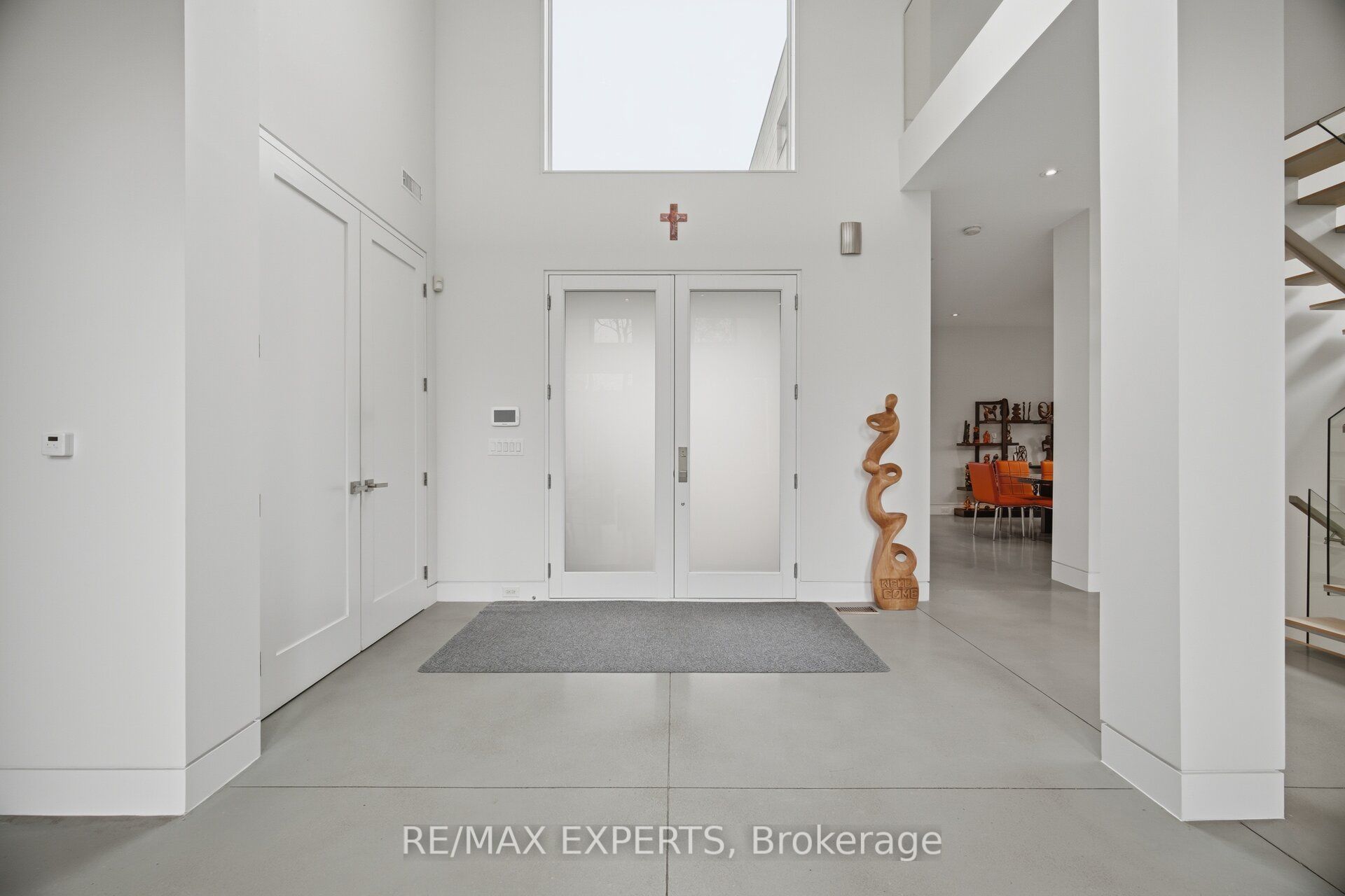 1527 Glenhill Crescent