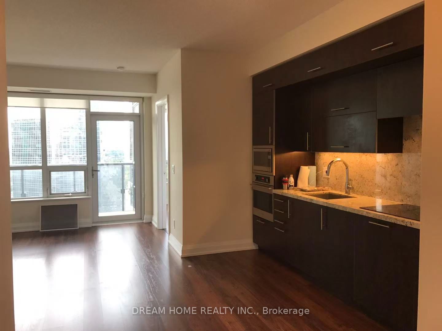 5 Shepperd Avenue E 2119