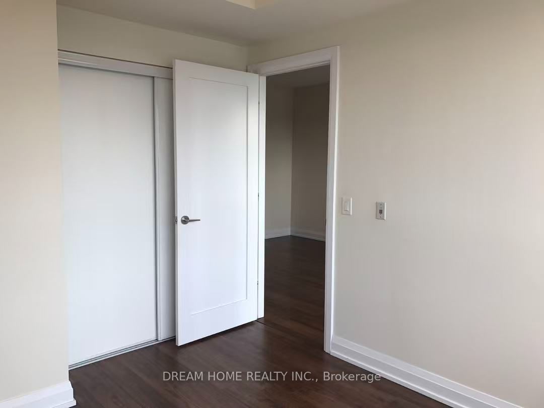 5 Shepperd Avenue E 2119