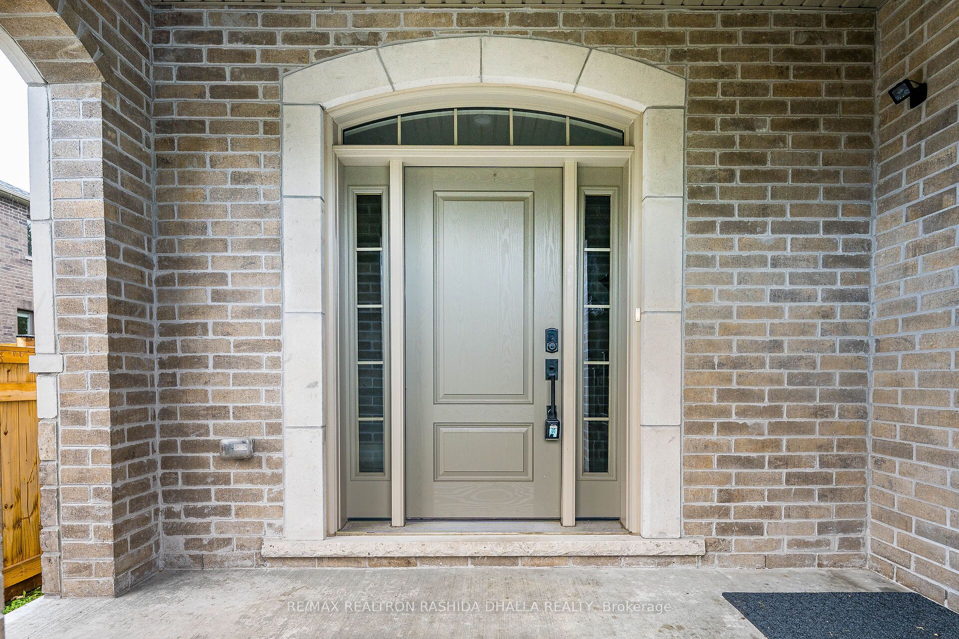 773 Adelaide Avenue W