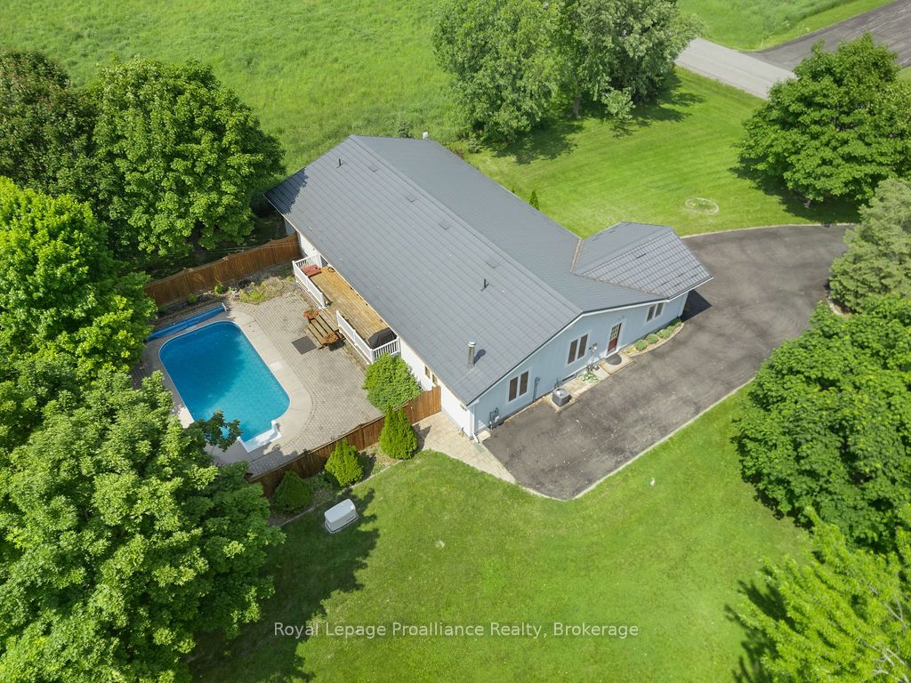 288 Edward Street W