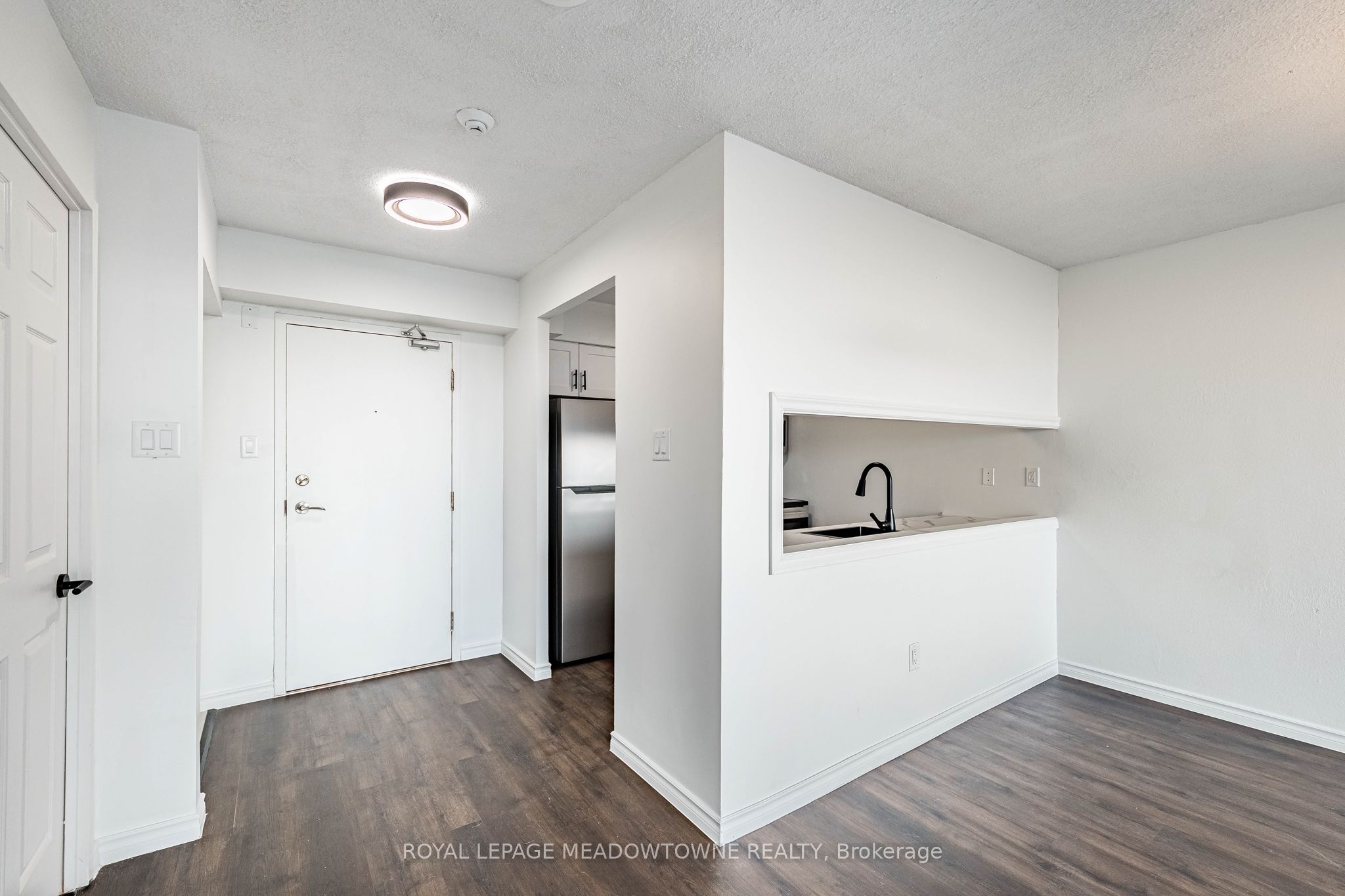 12 Laurelcrest Street 409