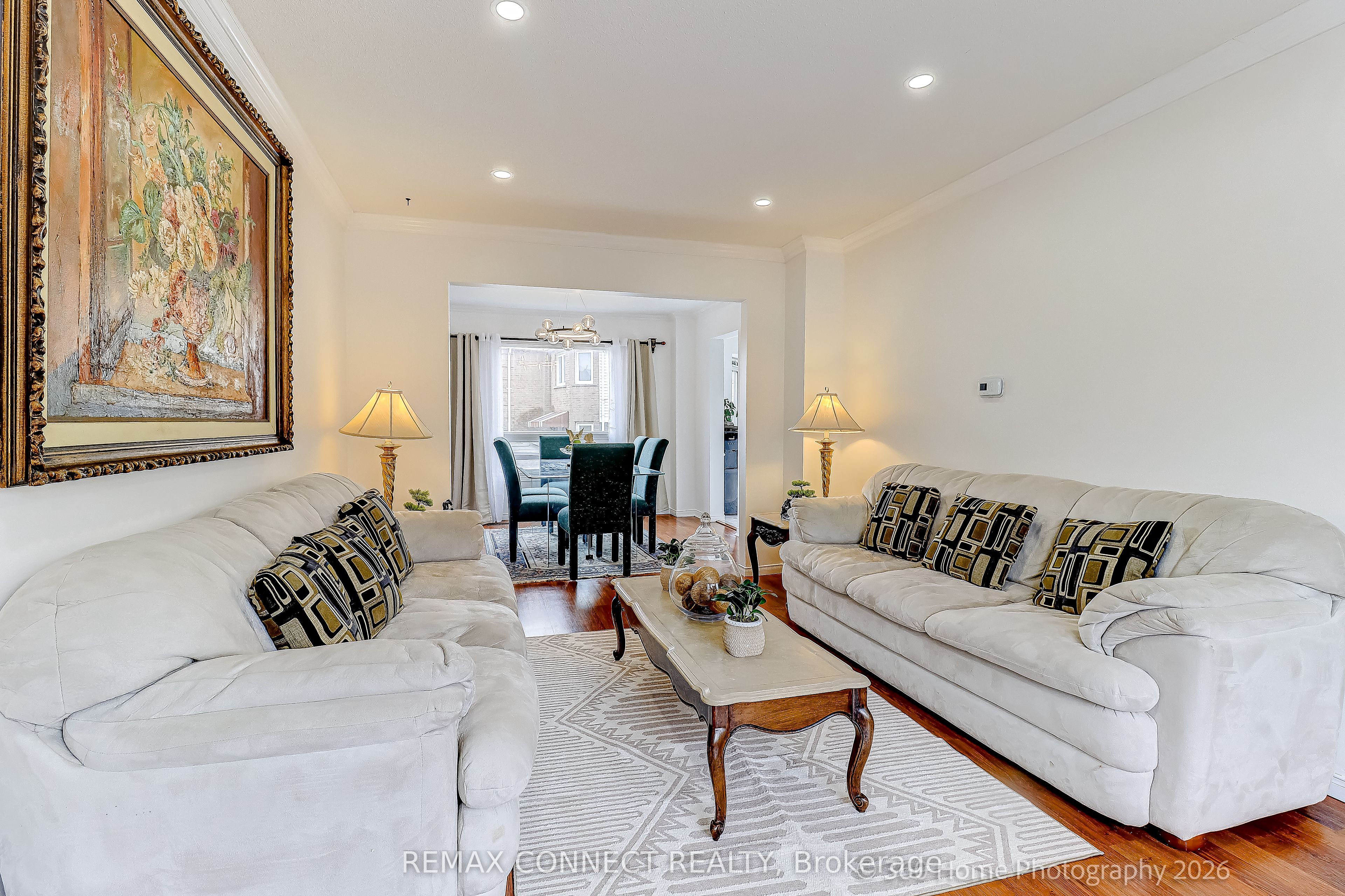 4 Mayflower Street S