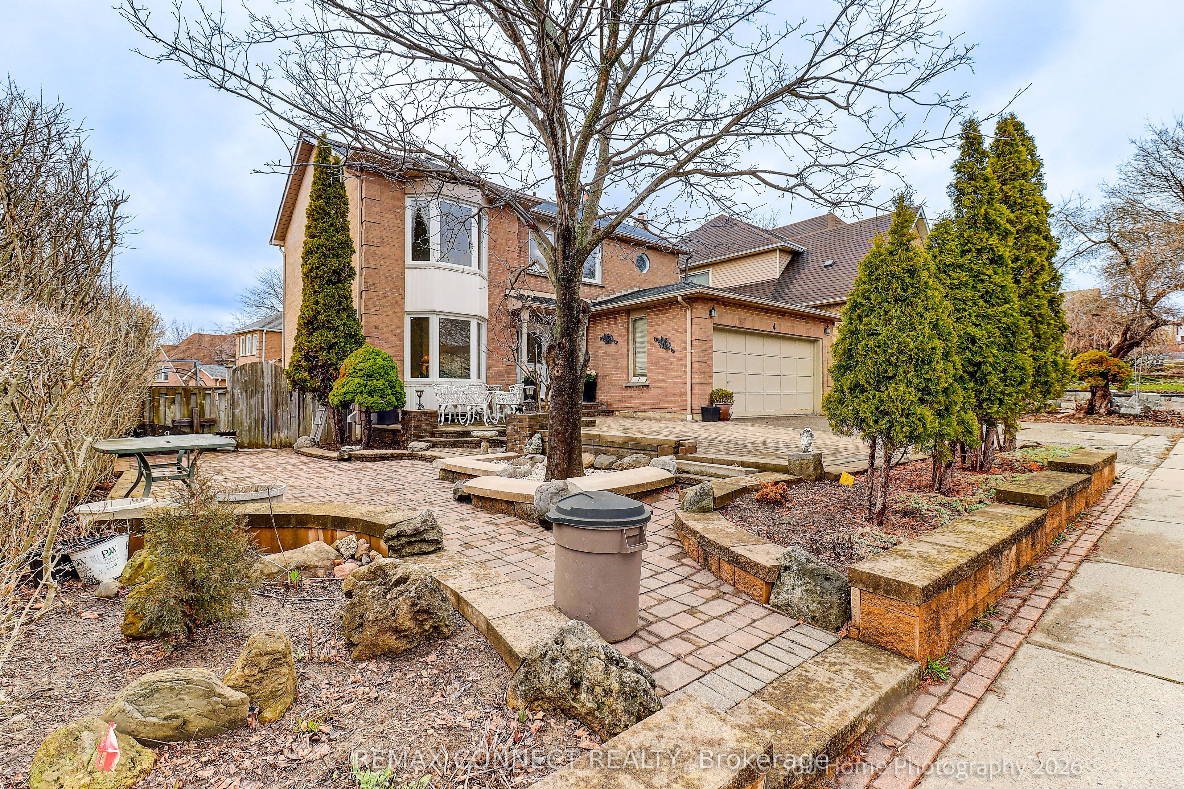 4 Mayflower Street S