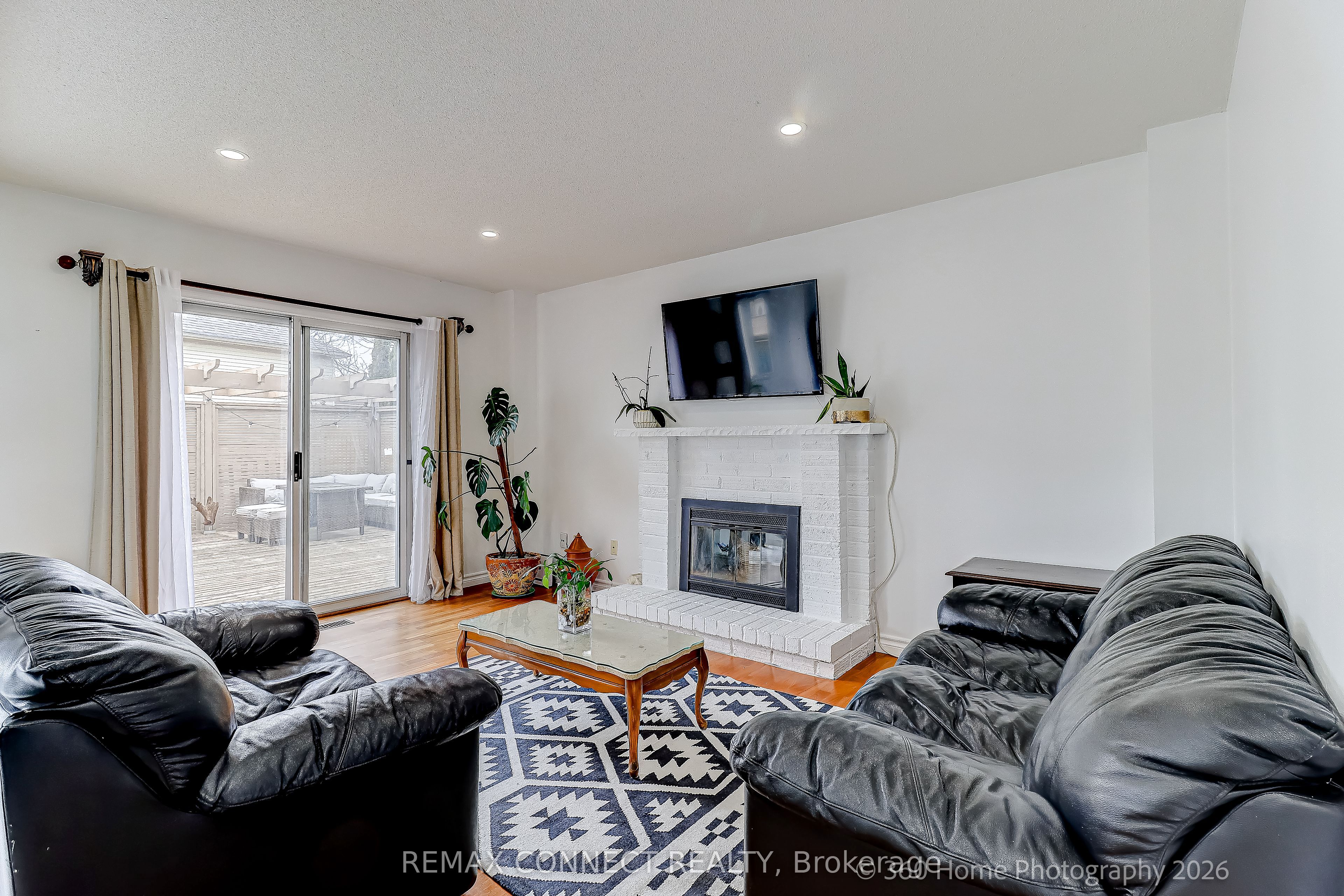 4 Mayflower Street S