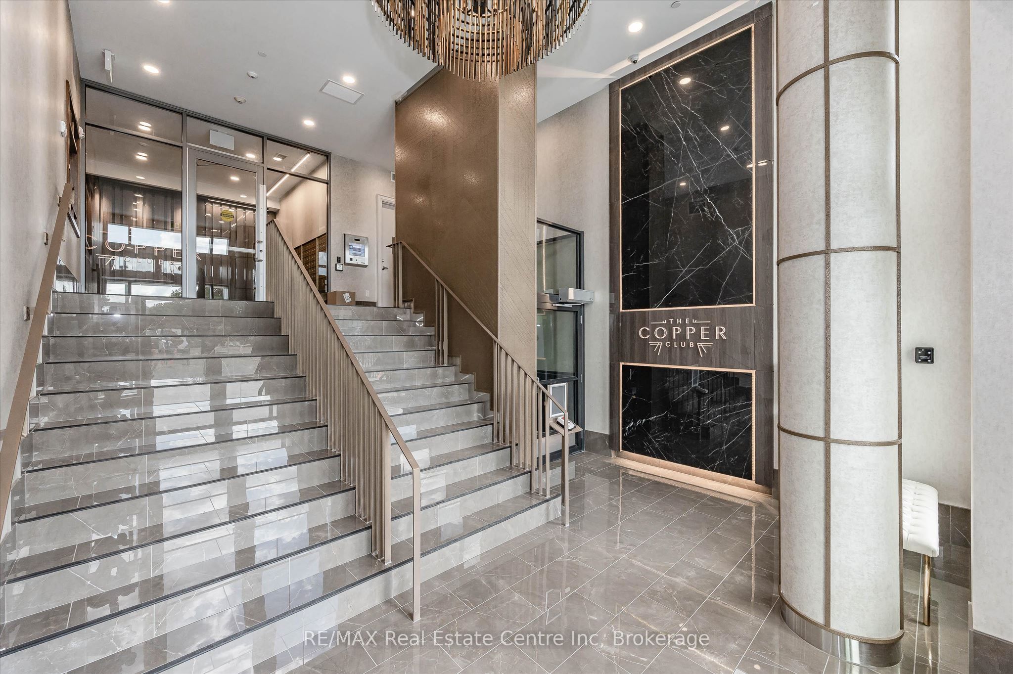 73 Arthur Street S 806