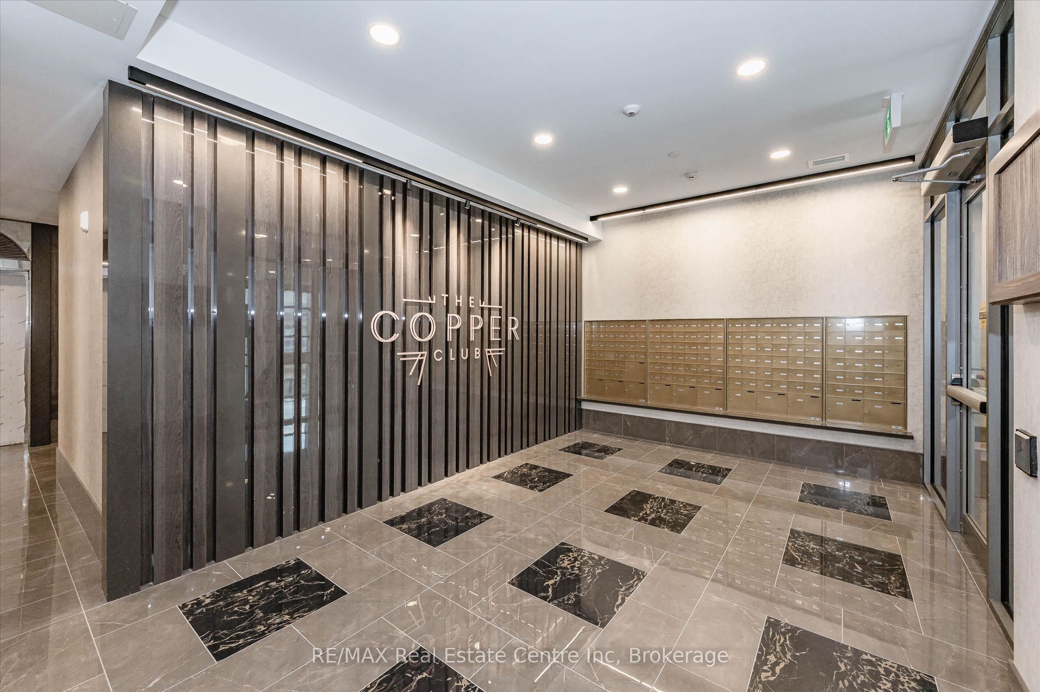 73 Arthur Street S 806