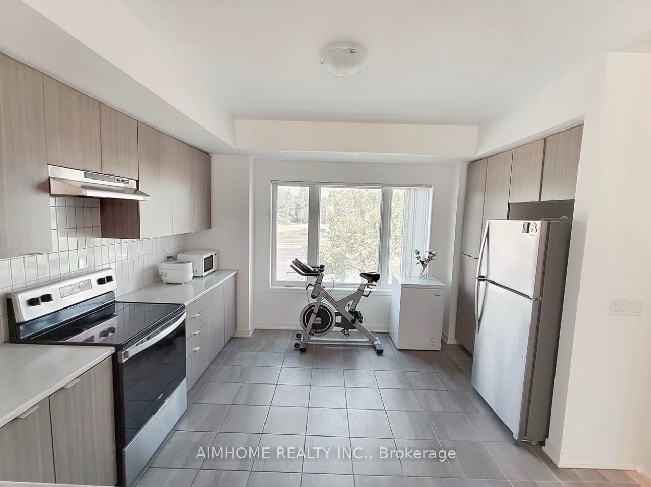 1525 Kingston Road 403