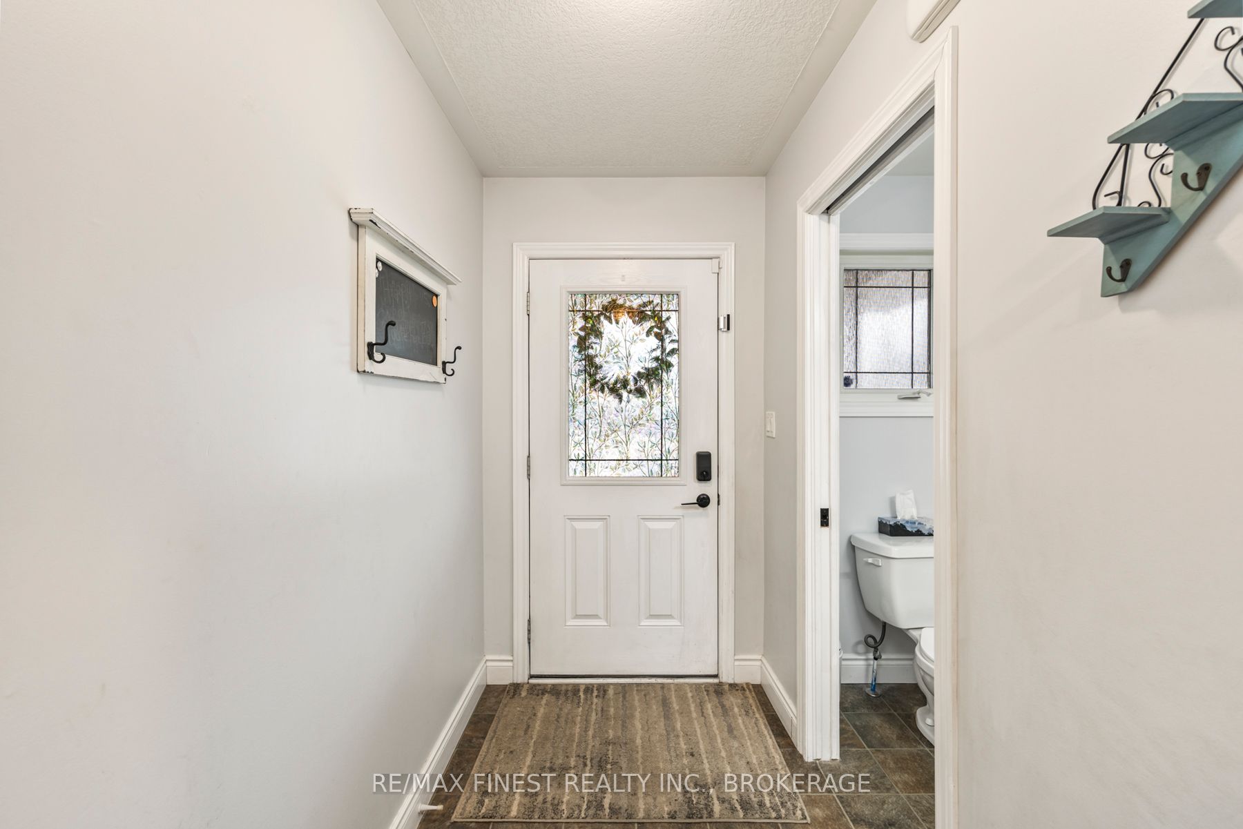 1070 Redwood Crescent