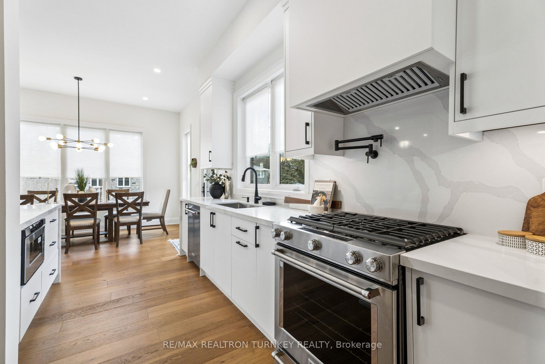 271 Main Street N