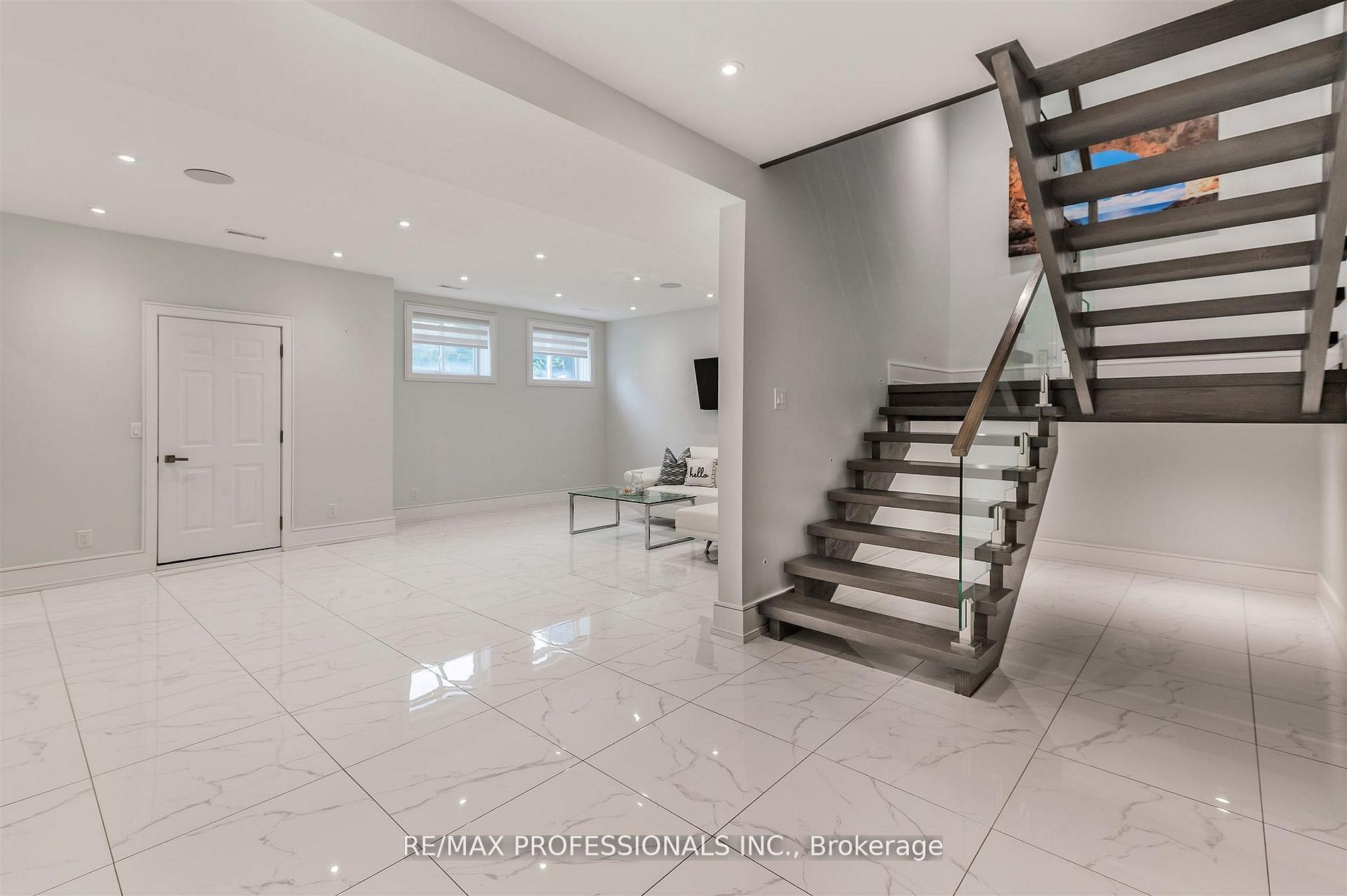 4 Dunrobin Drive