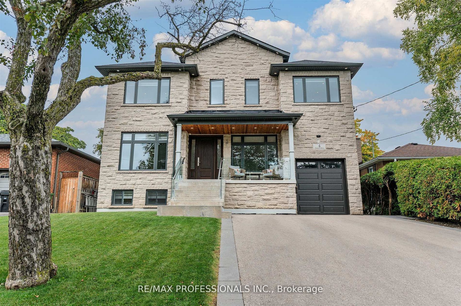 4 Dunrobin Drive