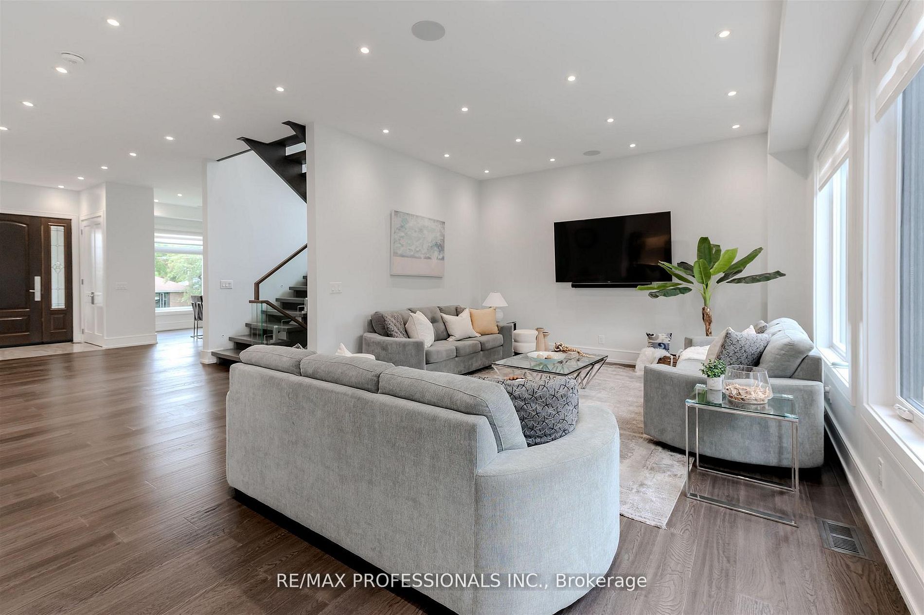 4 Dunrobin Drive