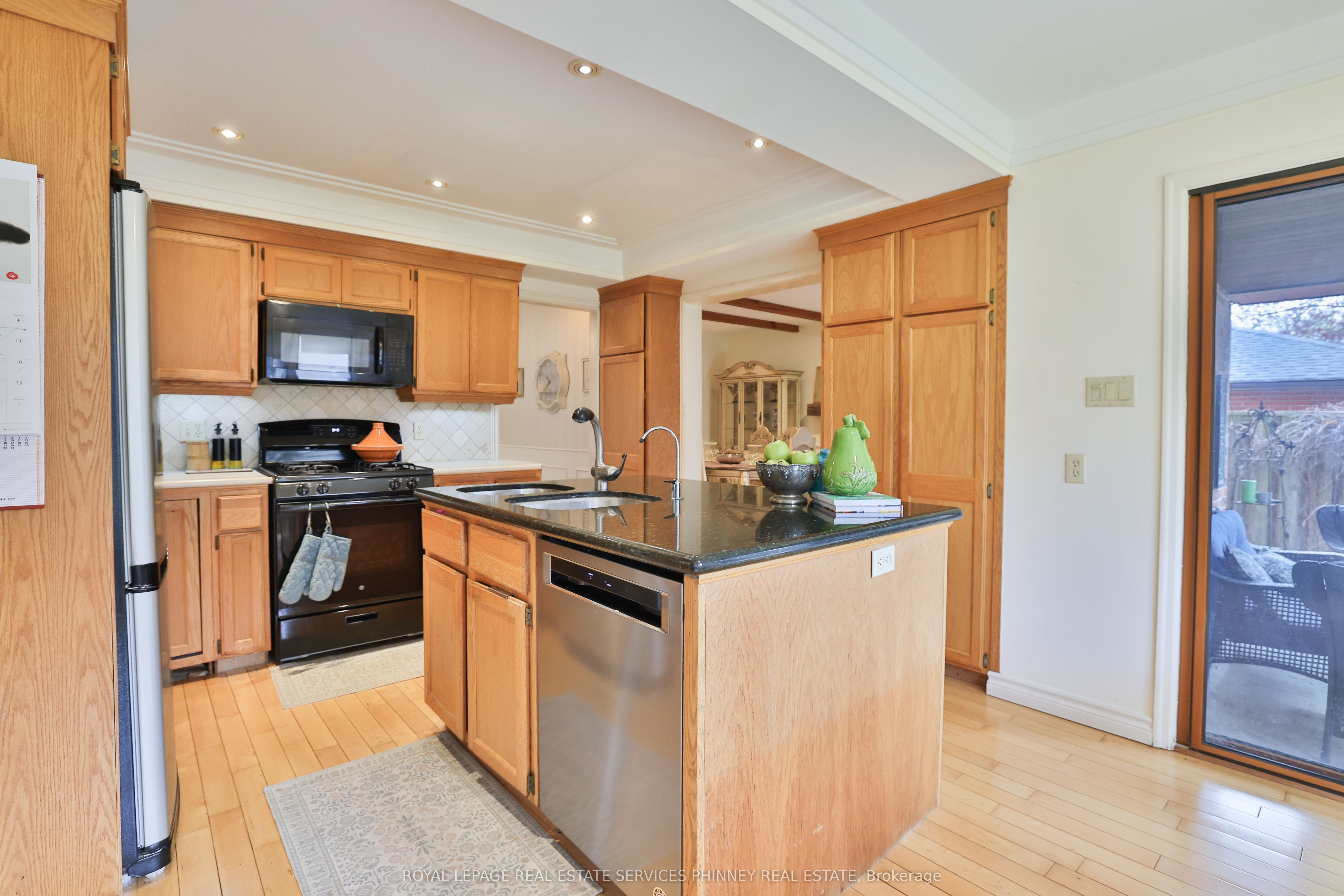 935 Red Pine Crescent