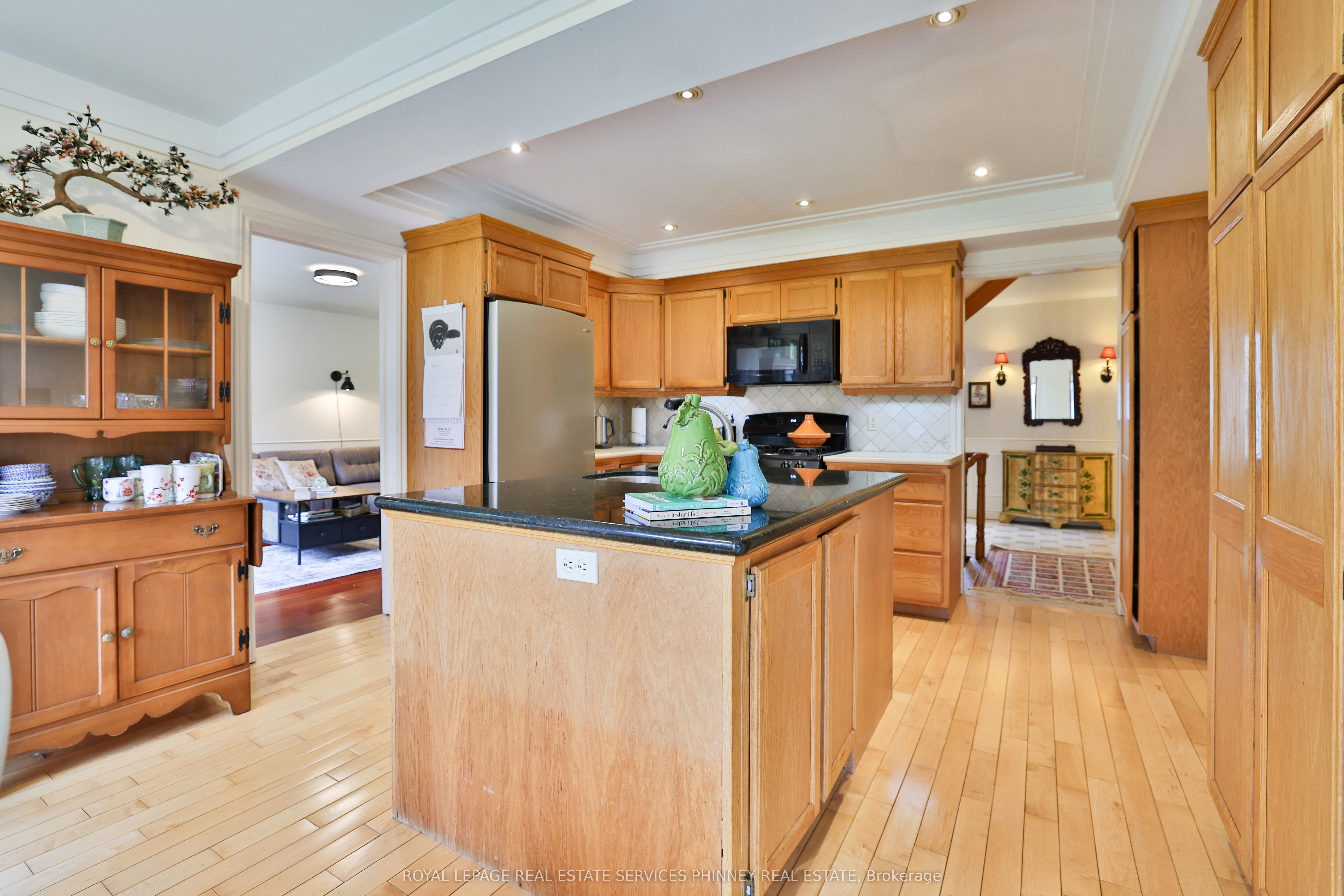 935 Red Pine Crescent