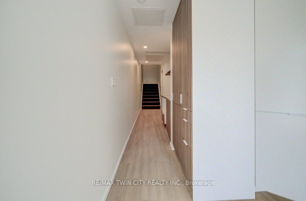 26 King Street E