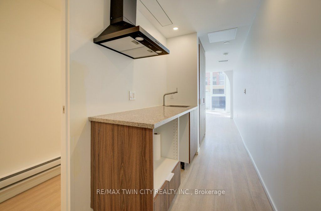 26 King Street E
