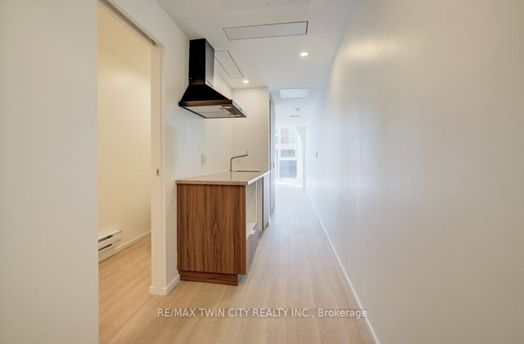 26 King Street E