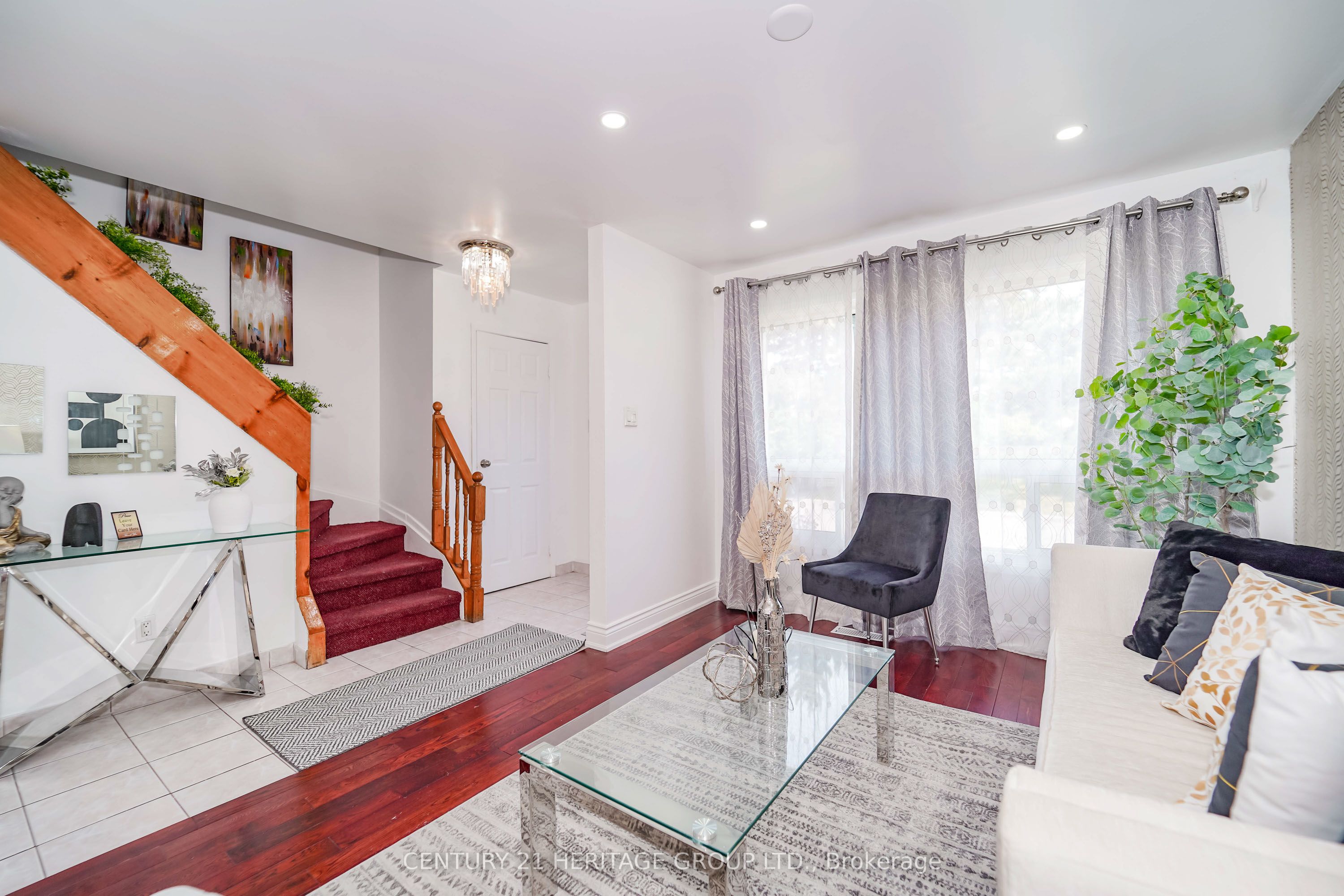 90 Wingarden Court 176